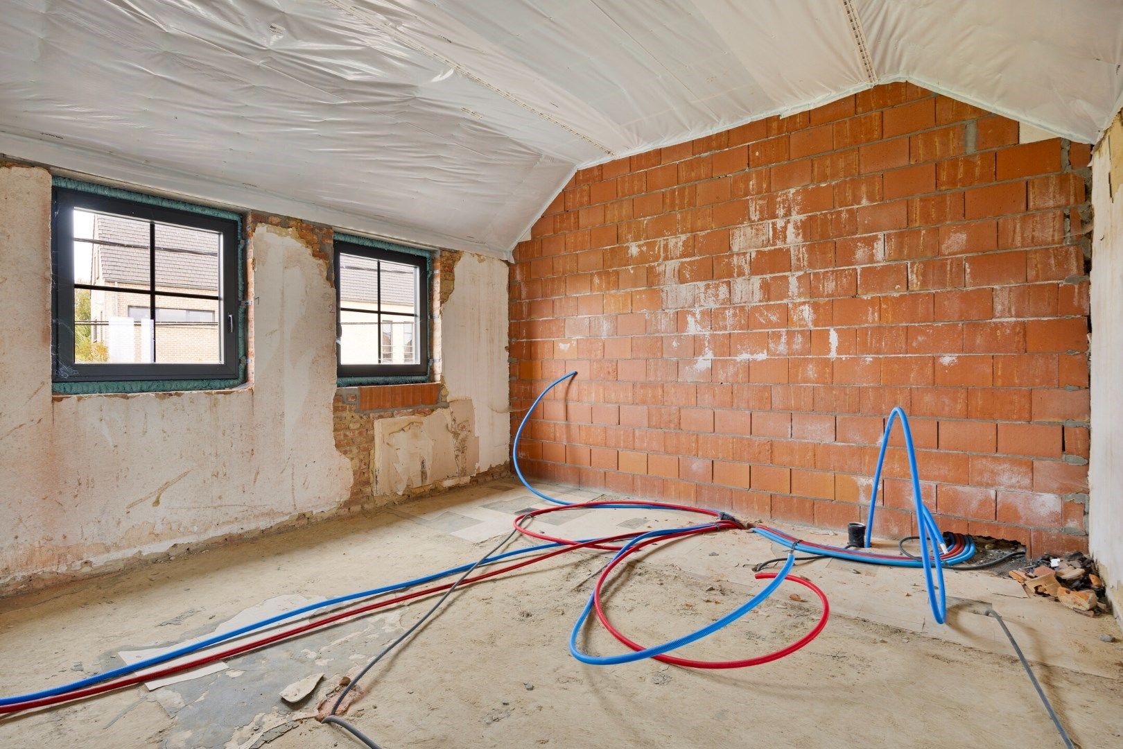 Prachtig vernieuwde woning verder af te werken foto 22