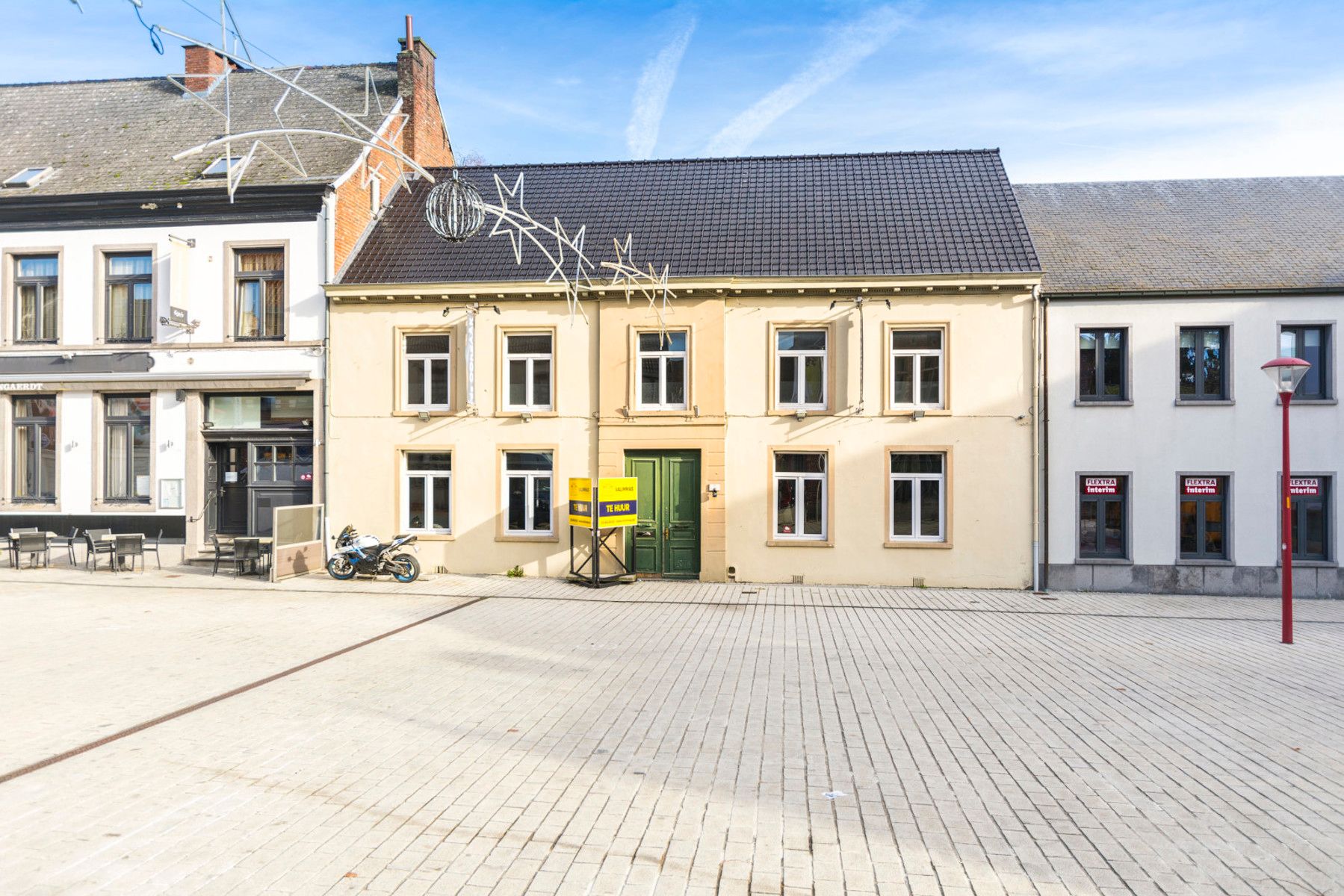 Uniek gelegen horeca- of handelspand met ruime woonst... foto {{pictureIndex}}