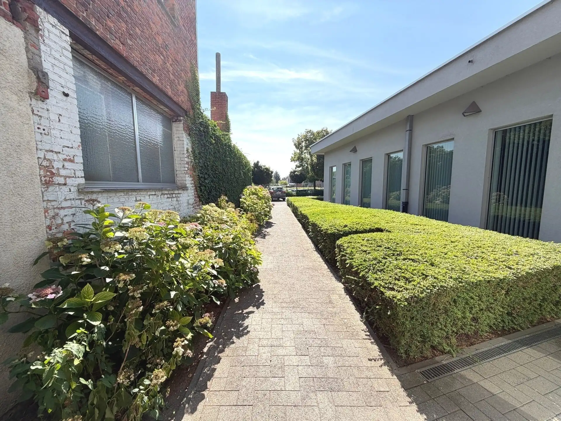 centraal gelegen appartement met zich op markt van Stekene foto 9