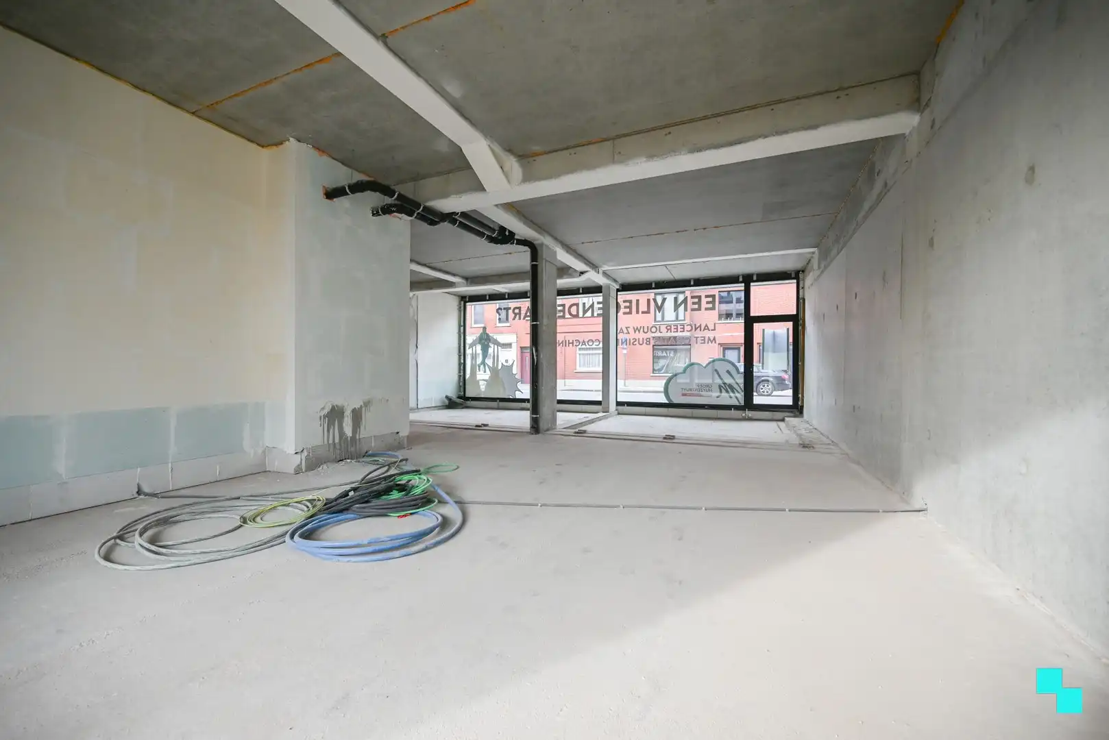 Centraal gelegen handelsruimte met ruime parkeermogelijkheid! foto 8