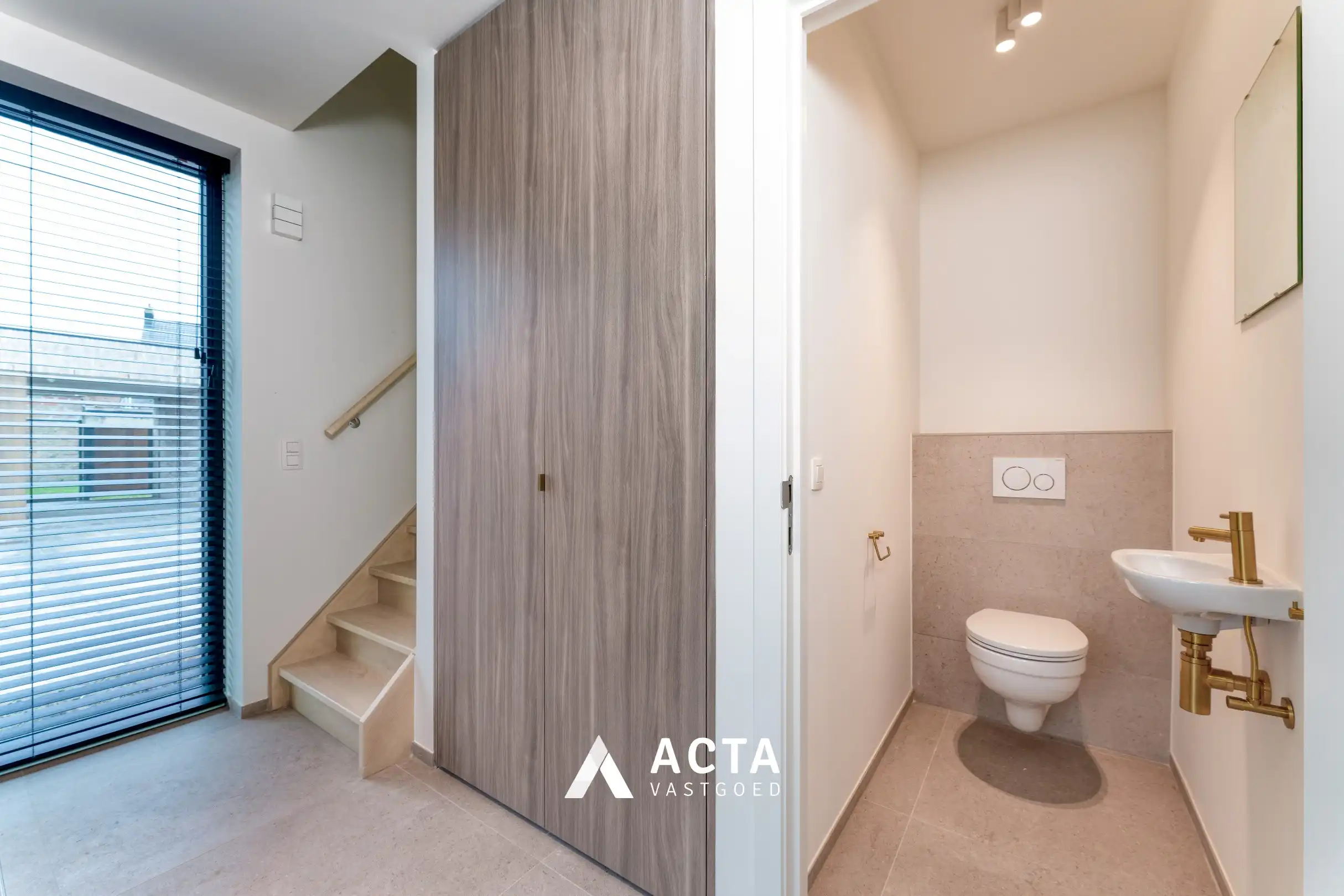 Nieuwbouwwoning met drie slaapkamers en tuin in hartje Mariakerke! foto 6