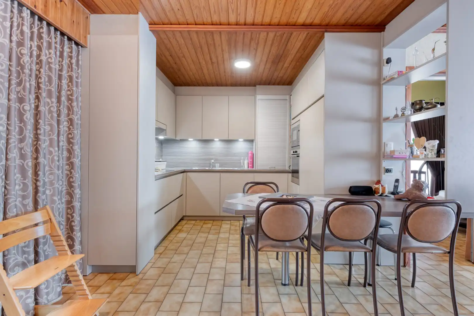 Goed onderhouden woning met 4 SLPKS op perceel van 5a62ca in Mol - Achterbos. foto 10