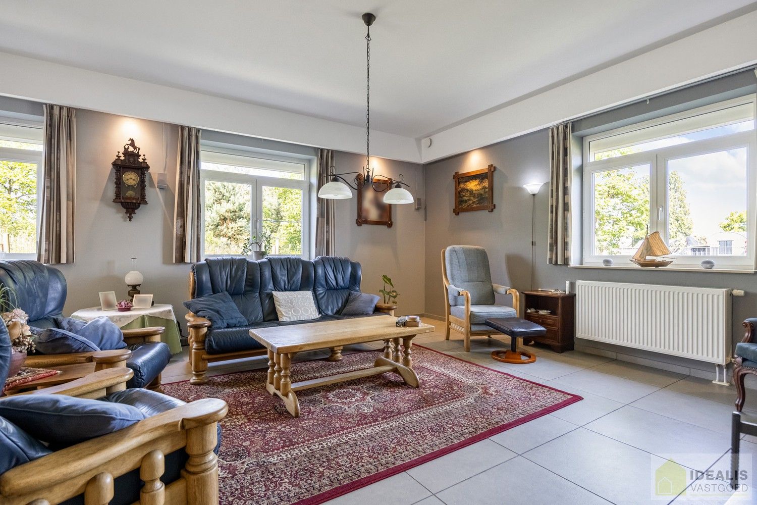 ZEER RUIM OPGEZETTE (360m²!) EN KNAP AFGEWERKTE EENGEZINSWONING OP RUSTIGE LOCATIE MET MAAR LIEFST 8!! SLAAPKAMERS foto 9
