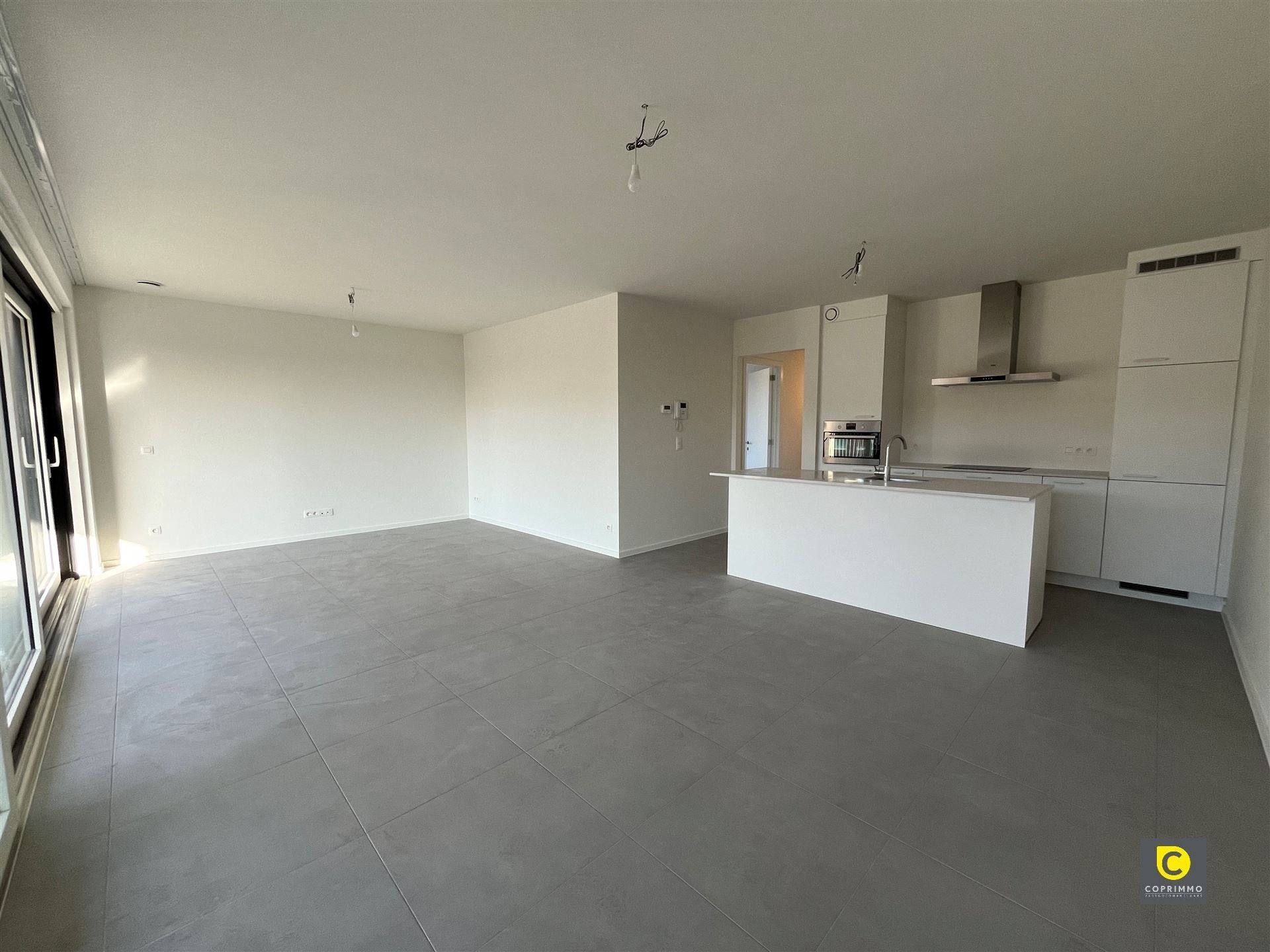 Hoekapp met 3 slpks, terras en staanplaats! foto 2