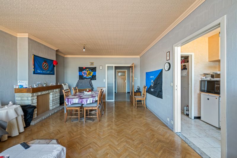 Roeselare-stadskern. Verzorgd en verhuurd TWEE-slaapkamerapprtement van 85 m2. Terras achteraan van +/- 14m2. Dichtbij scholen, winkels en de Markt, op wandelafstand. foto 3