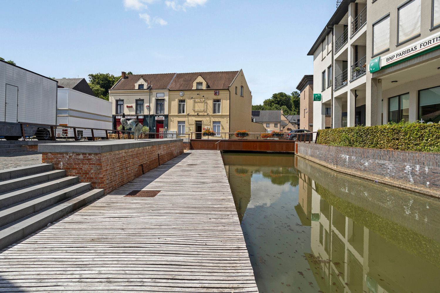 HANDELSPAND MET WOONST - UNIEKE LIGGING AAN HET STADSPLEIN EN DE DEMER foto 20