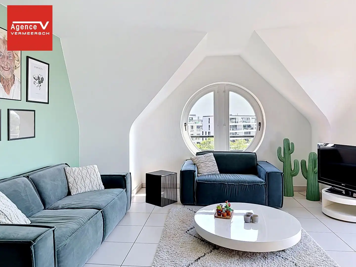 Stijlvol appartement met panoramisch verzicht op het hinterland.  foto 4