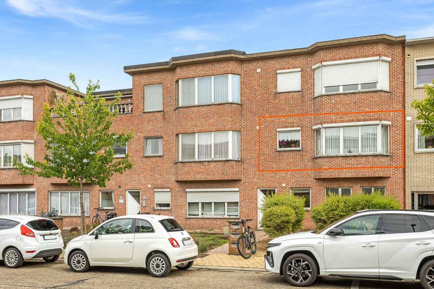 Keurig, riant appt. op 1e verd. met lift, 2 slpk., balkon en ondergrondse staanplaats foto {{pictureIndex}}