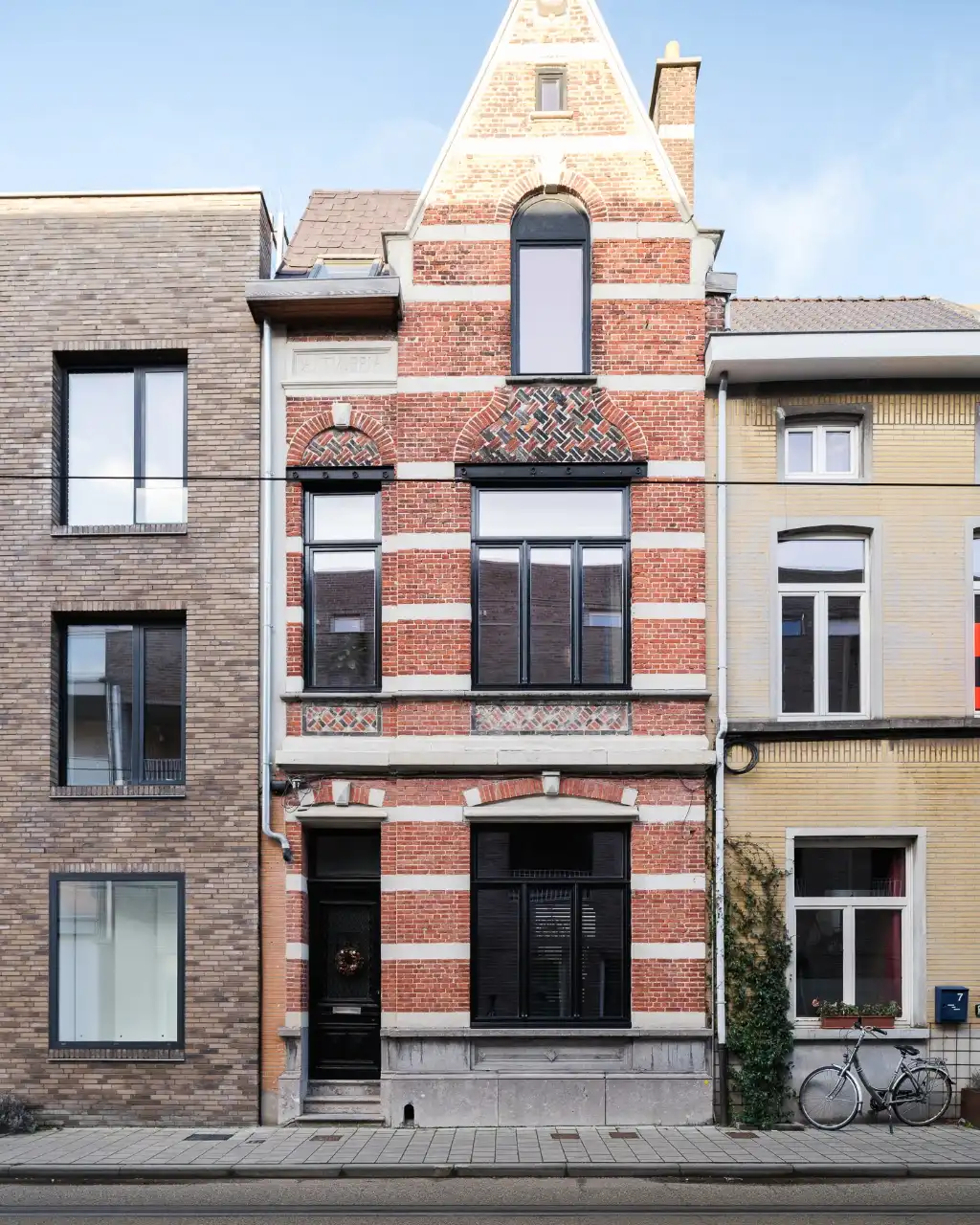 Karaktervolle gezinswoning met vier slaapkamers, twee badkamers en een mooi ingerichte buitenruimte foto 26