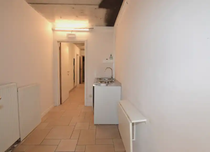 Commercieel pand op toplocatie met ruime parkeergelegenheid foto 16
