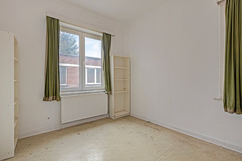 Ruime degelijke woning, 300m2 bewoonbaar! foto 8