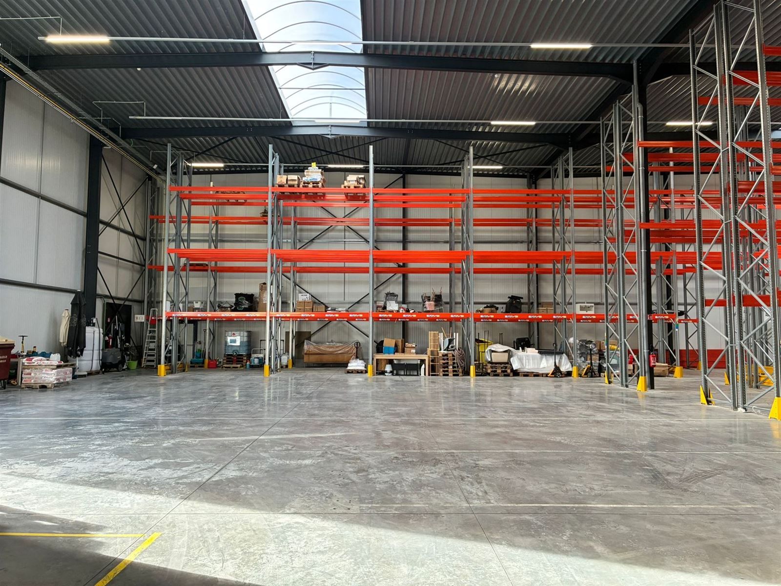 Loods met kade foto 12