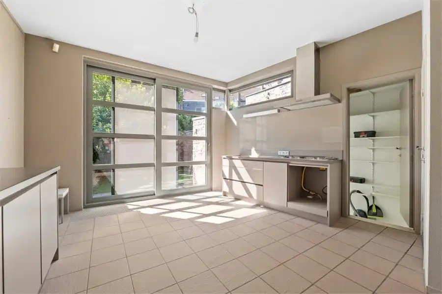 PRACHTIG HERENHUIS MET VEEL CHARME IN HET CENTRUM VAN SINT-TRUIDEN foto 11