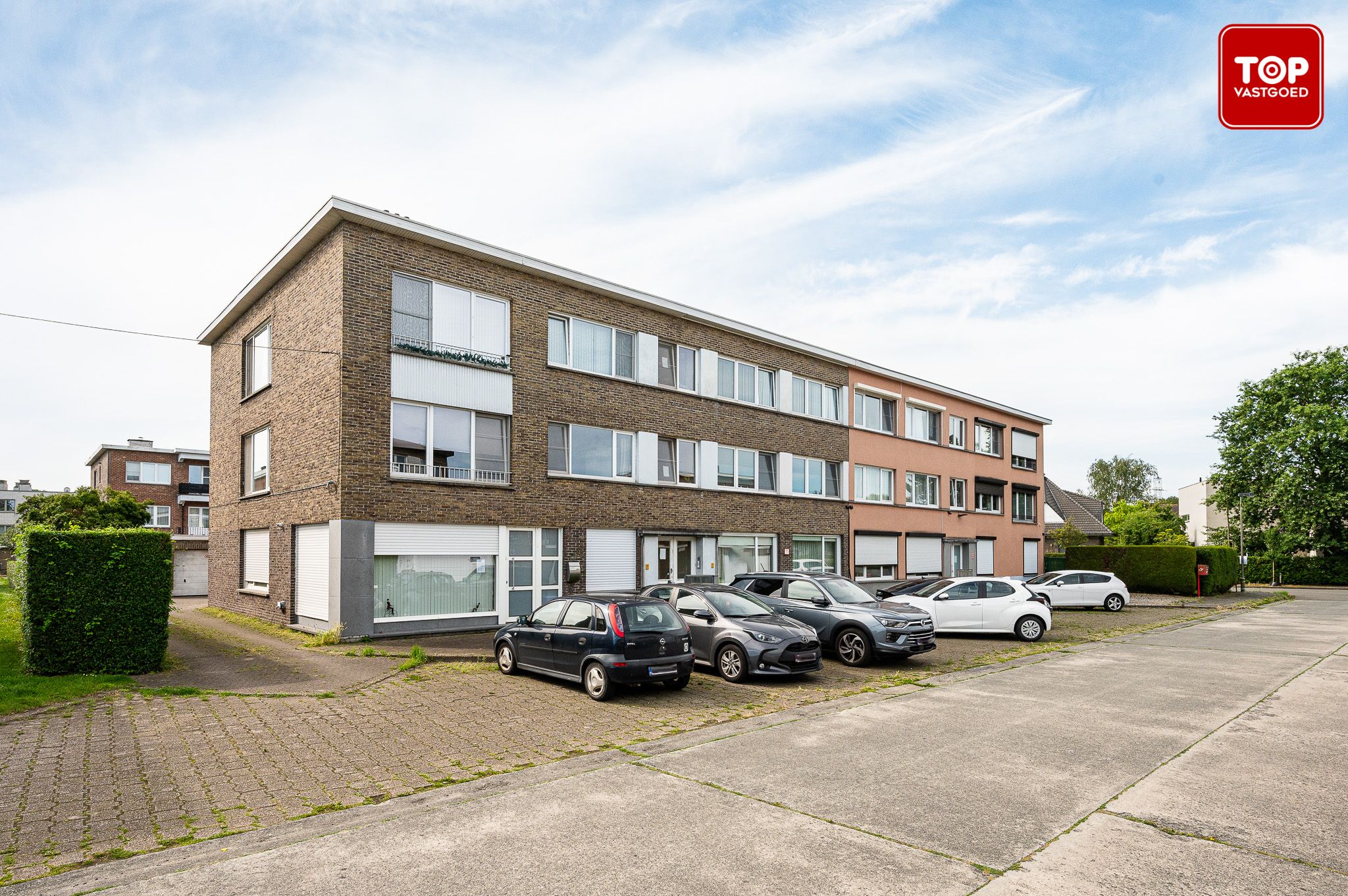 Vernieuwd gelijkvloers appartement met garage foto 22