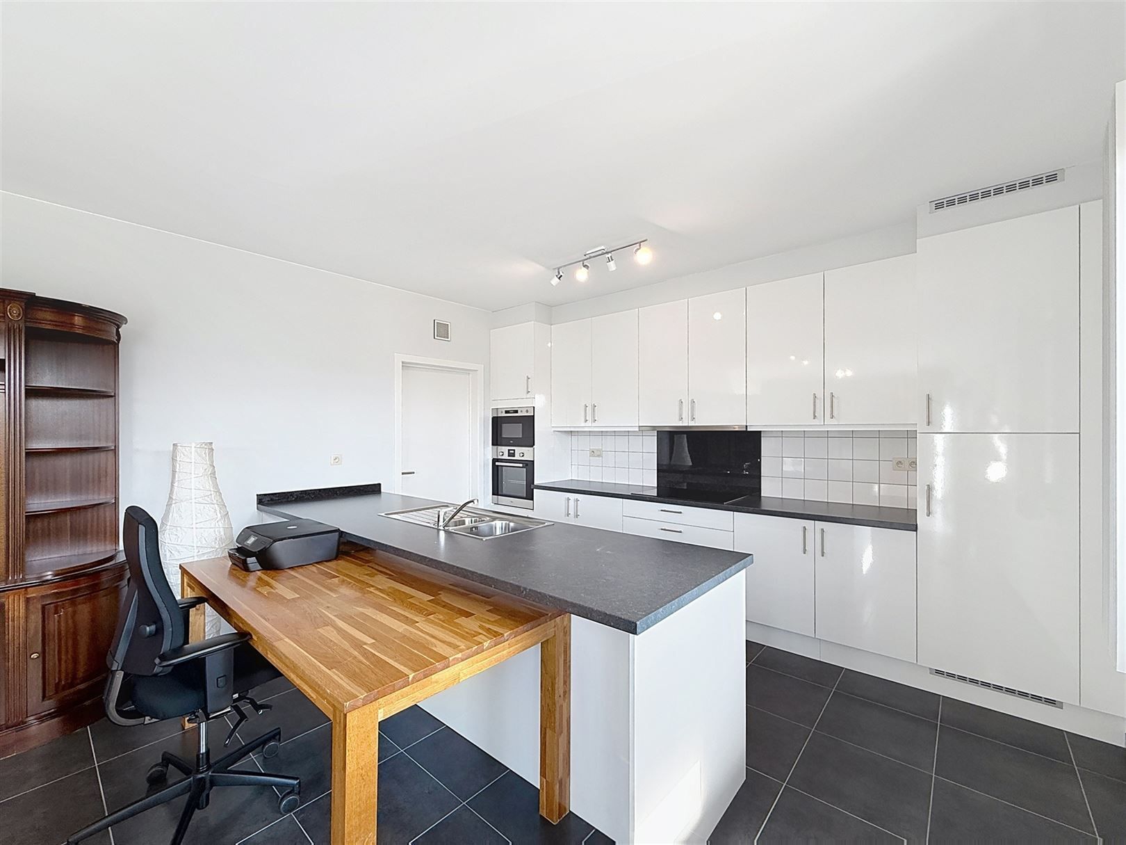 Mooi app, 3 slpks, terras, kelder en parking foto 16