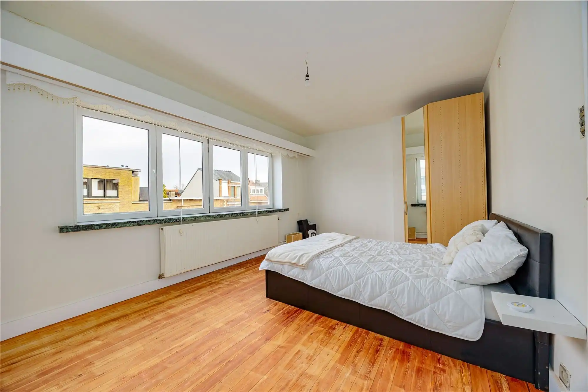 Instapklaar huis met magazijn in het centrum foto 24