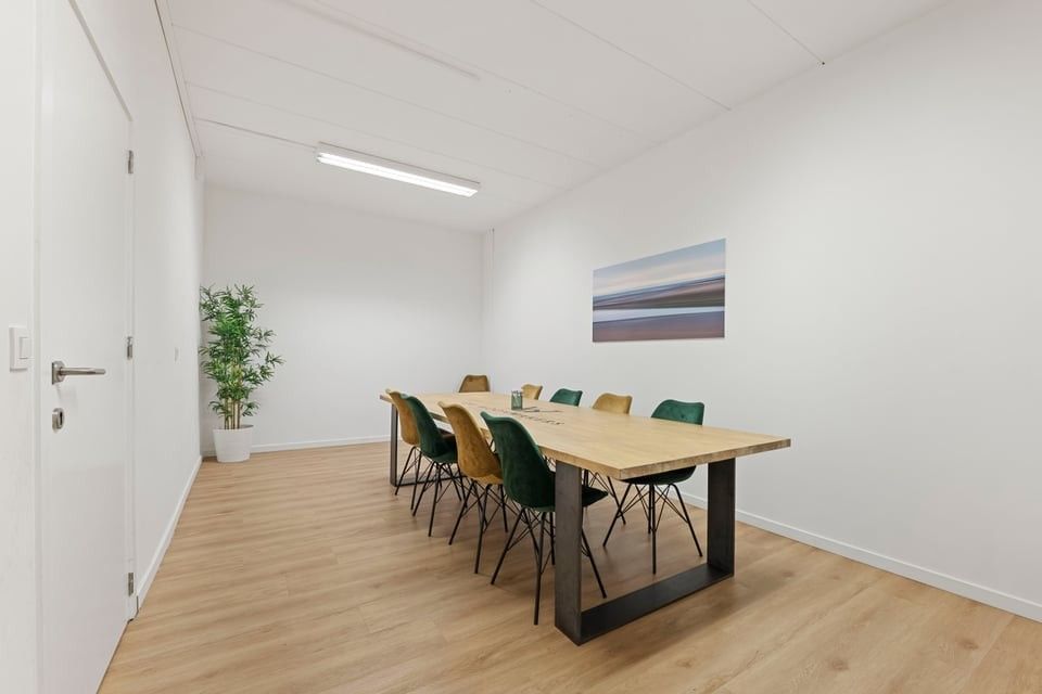 PROFFESIONELE WERKRUIMTE MET TERRAS EN 6 PARKEERPLAATSEN IN SINT-TRUIDEN foto 9