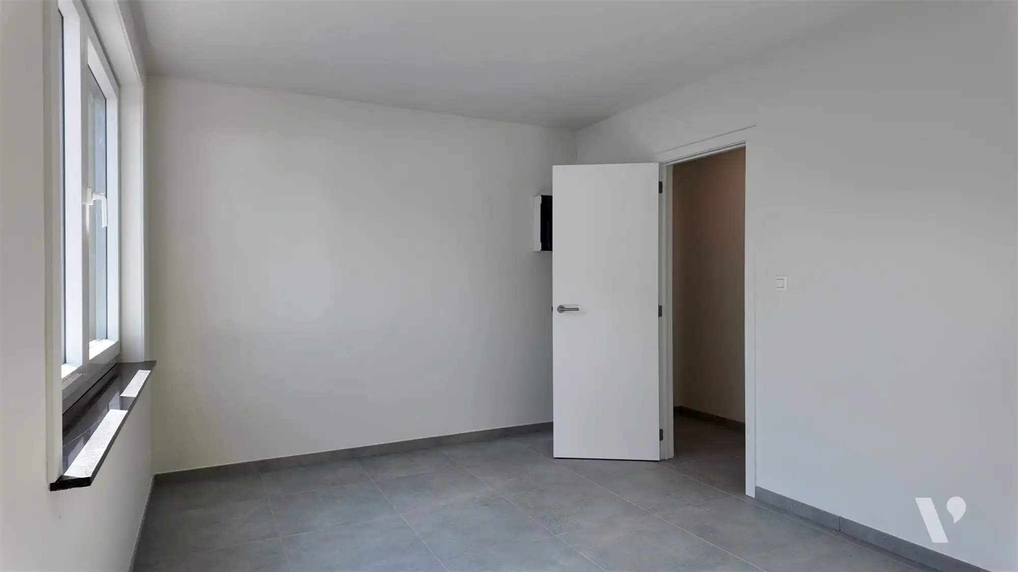 Volledig vernieuwd appartement; 2 slaapkamers en garagebox foto 8