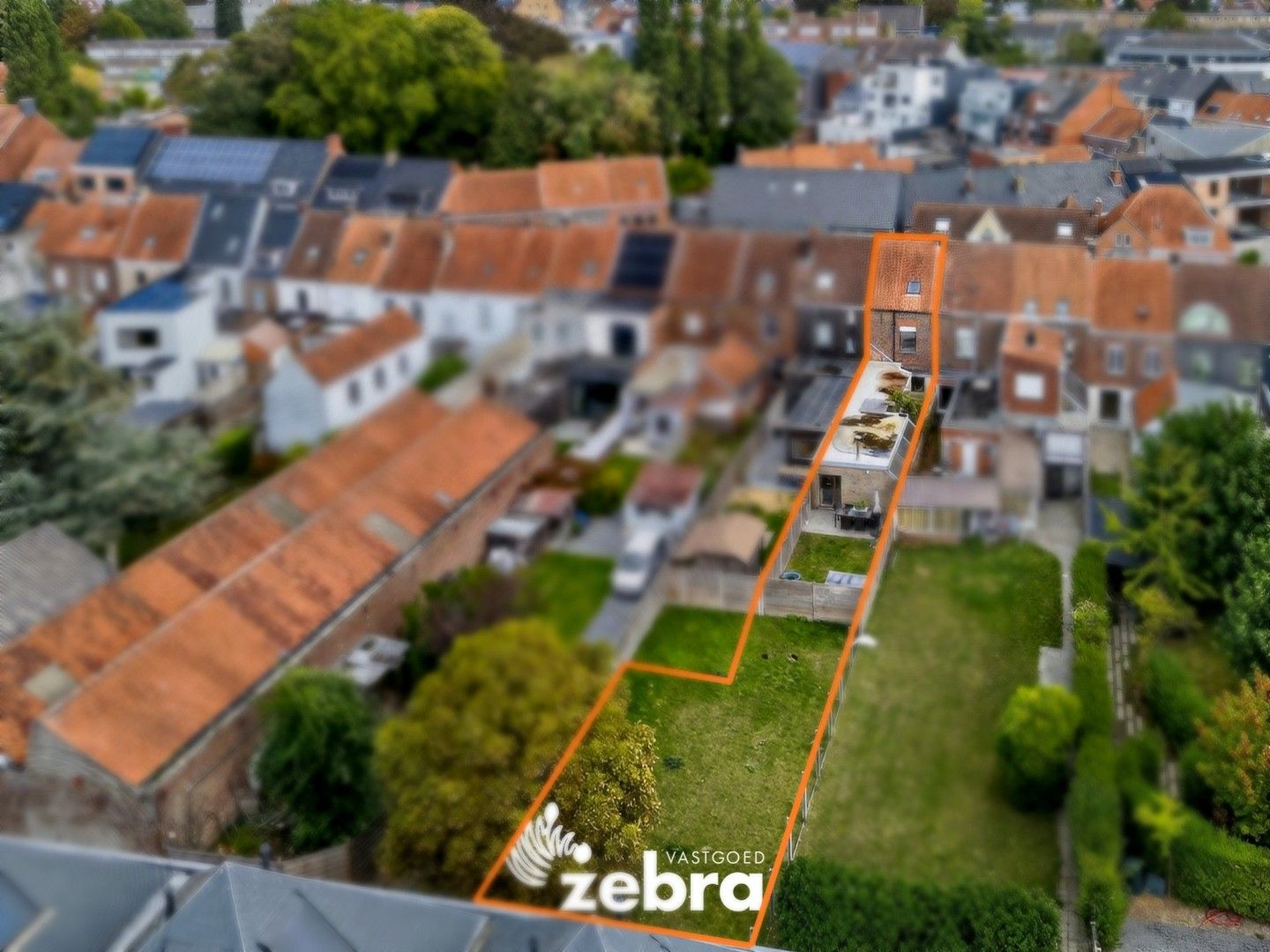 Instapklare woning met 4 slaapkamers en aanpalend stuk grond te Tielt! foto 2