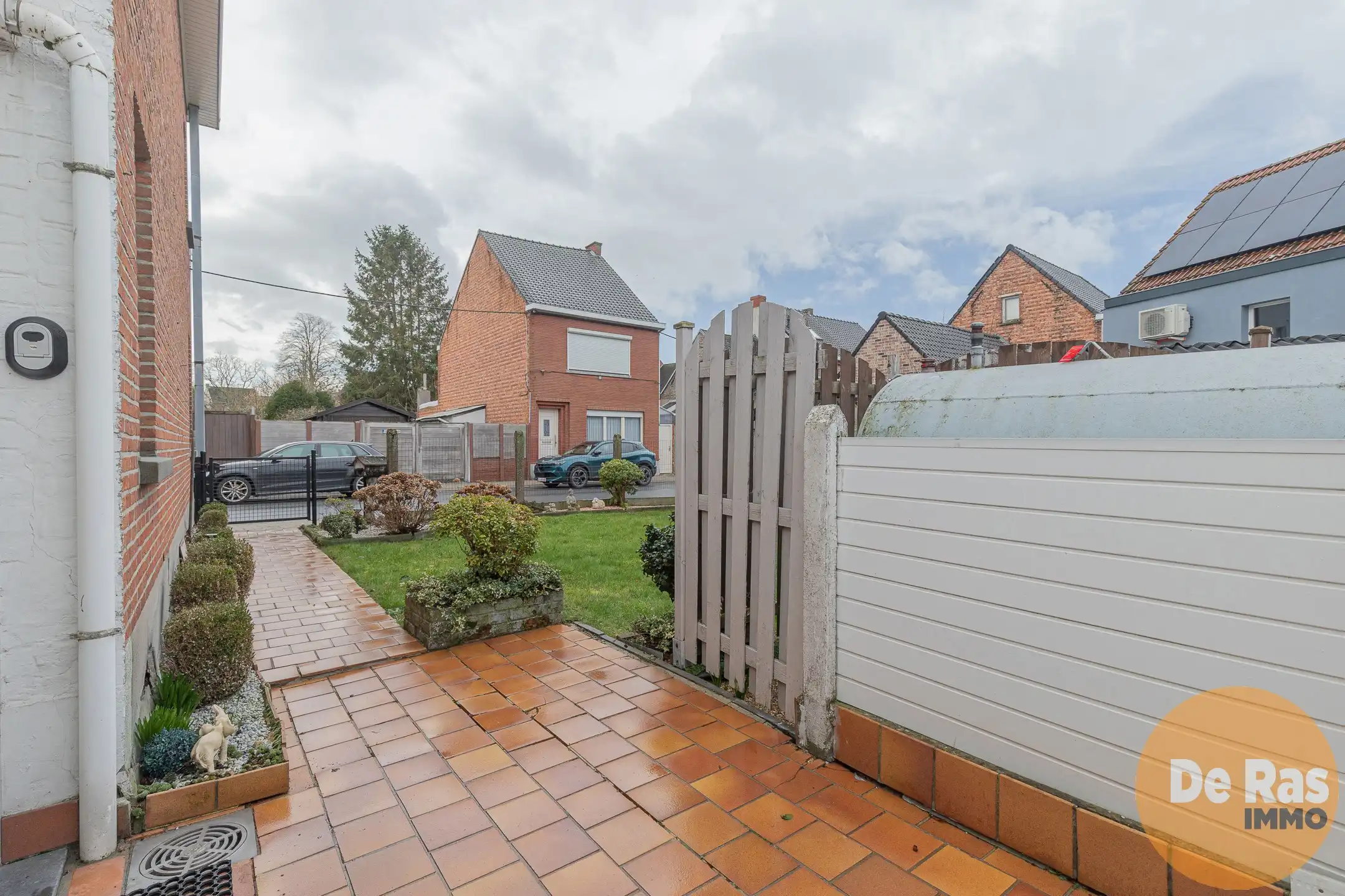 LEDE- Stevige halfopen bebouwing pal in centrum! foto 12