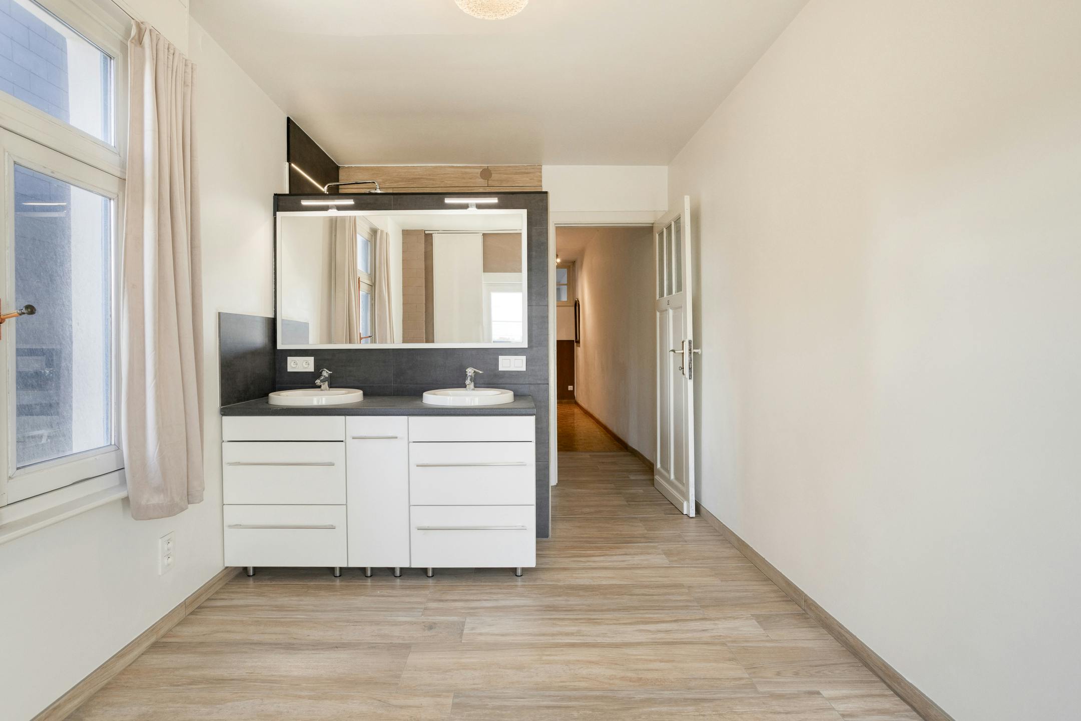 Gerenoveerd huis met 4 slaapkamers te koop in blankenberge foto 10