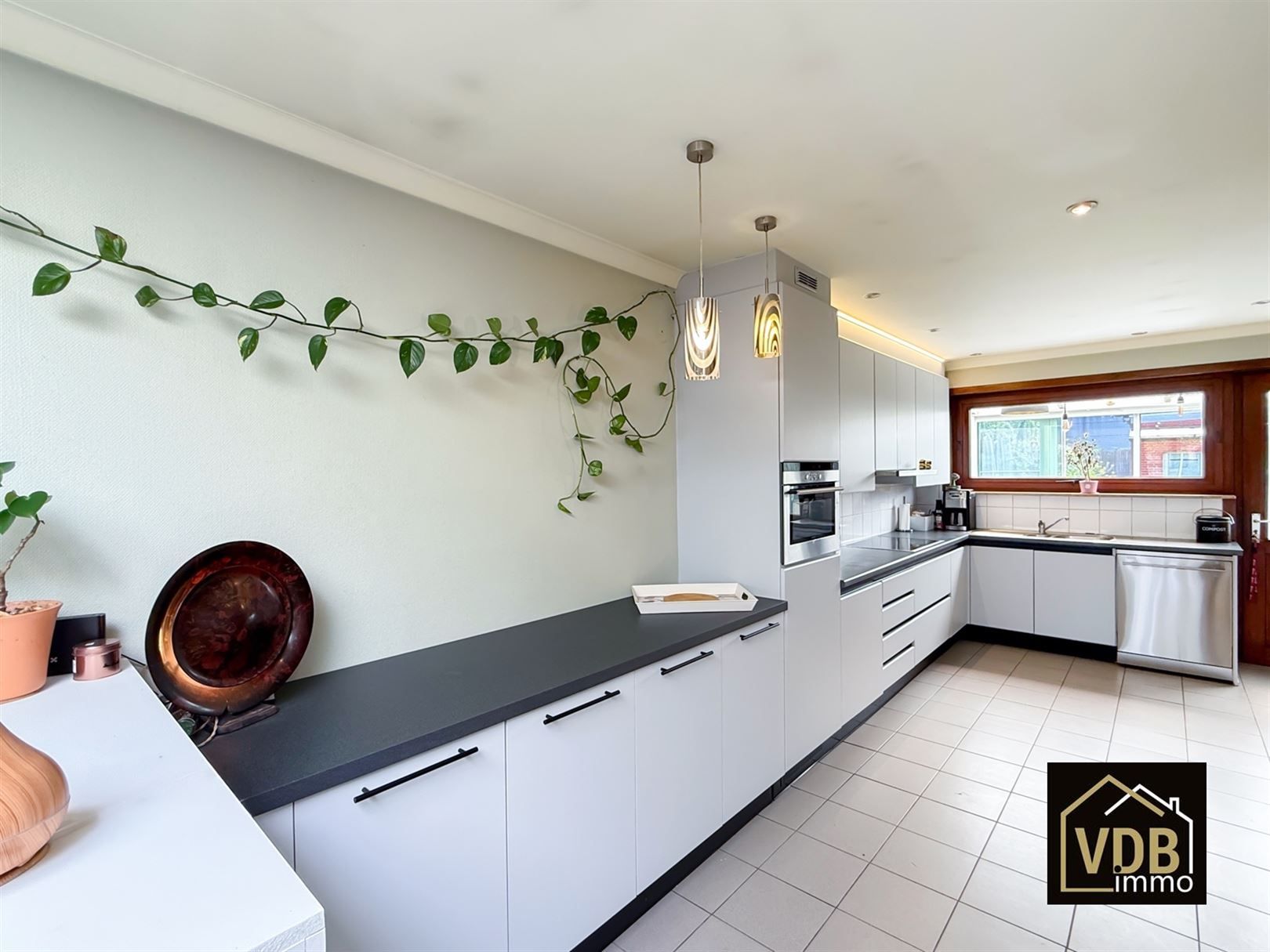 WONING - GB - MET 3 SLAAPKAMERS EN GARAGE foto 12