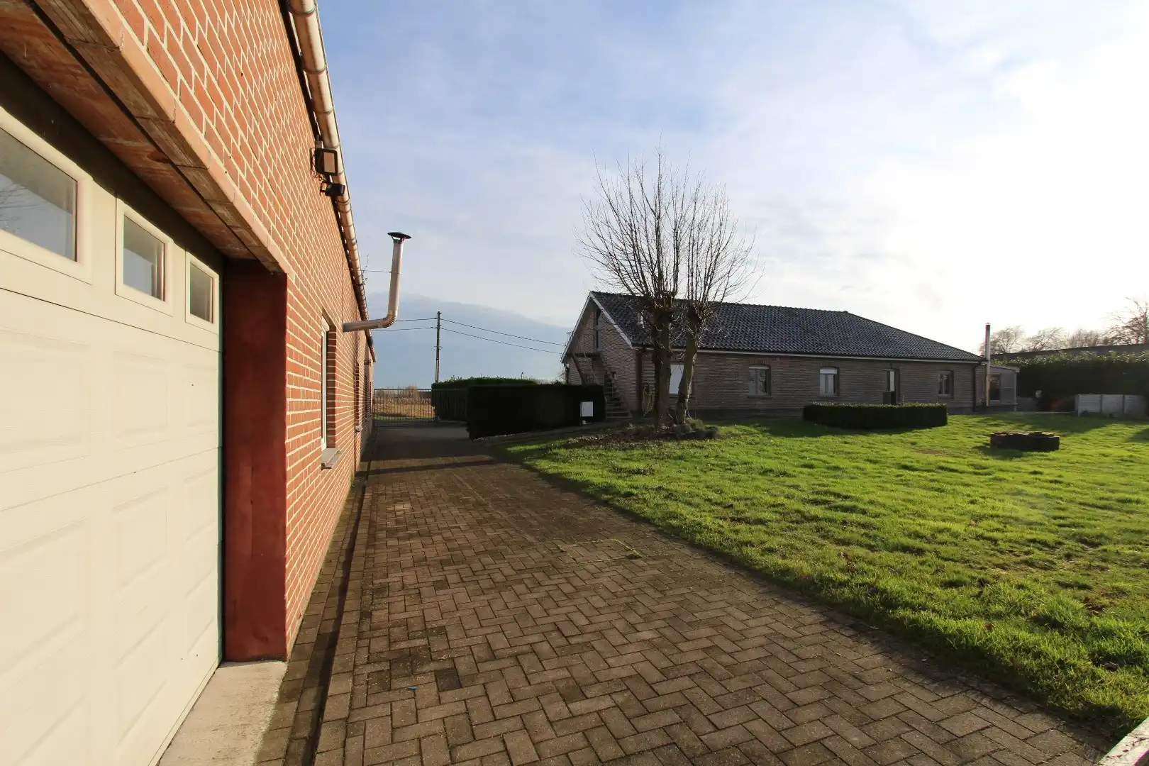 Landelijk gelegen woning met loods foto 24