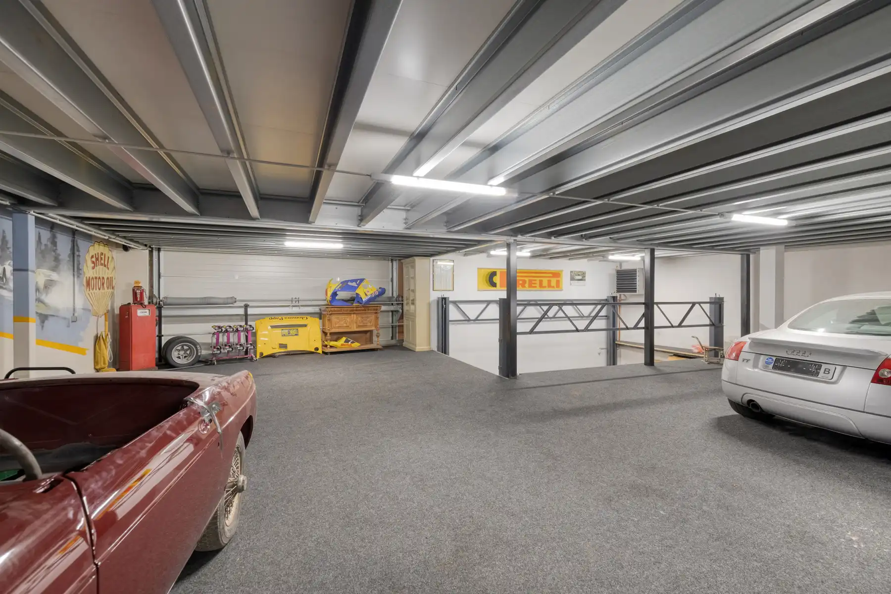 Recent vernieuwde loods met bovenliggend luxe appartement ! foto 9