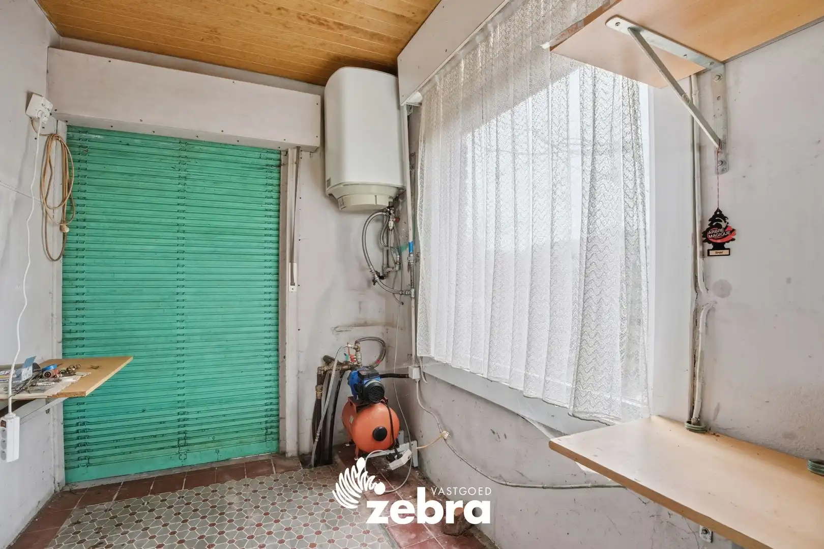 Te renoveren woning op een rustige ligging te Zwevezele! foto 13