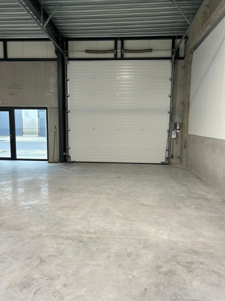 Nieuwbouw KMO-unit – 180 m² magazijn met 2 parkeerplaatsen foto 3