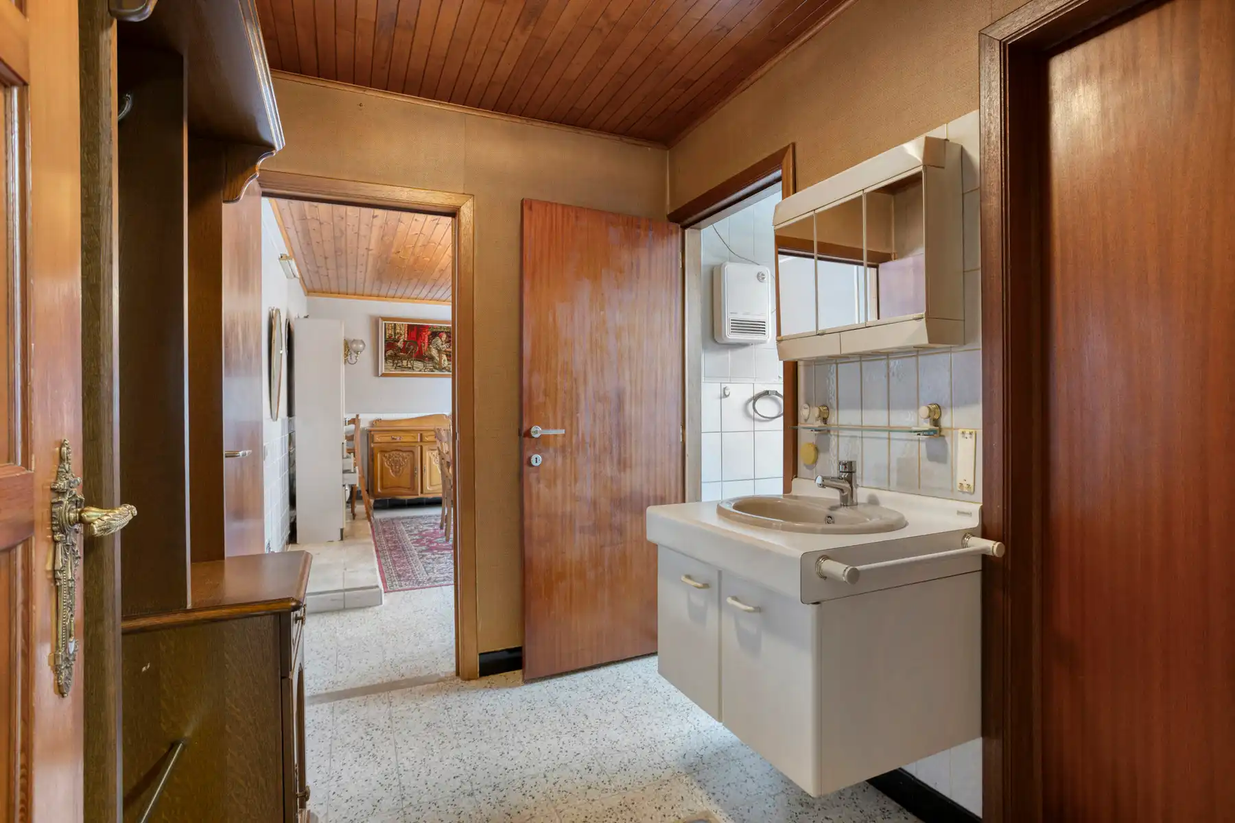 Te renoveren karaktervolle woning met tal van mogelijkheden foto 7