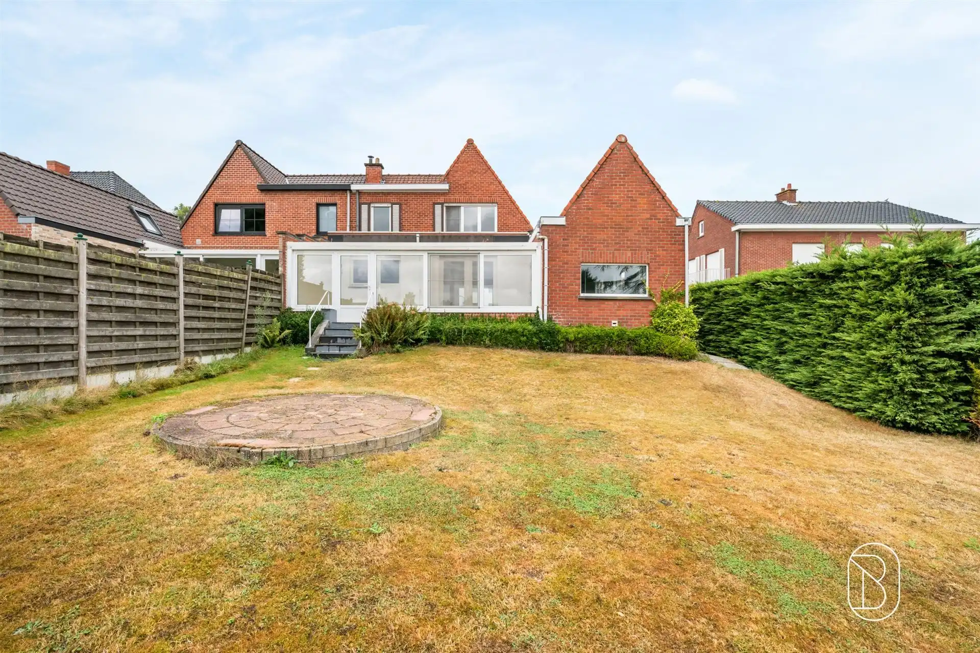 Rustig gelegen woning met 3 slaapkamers en grote tuin foto 3