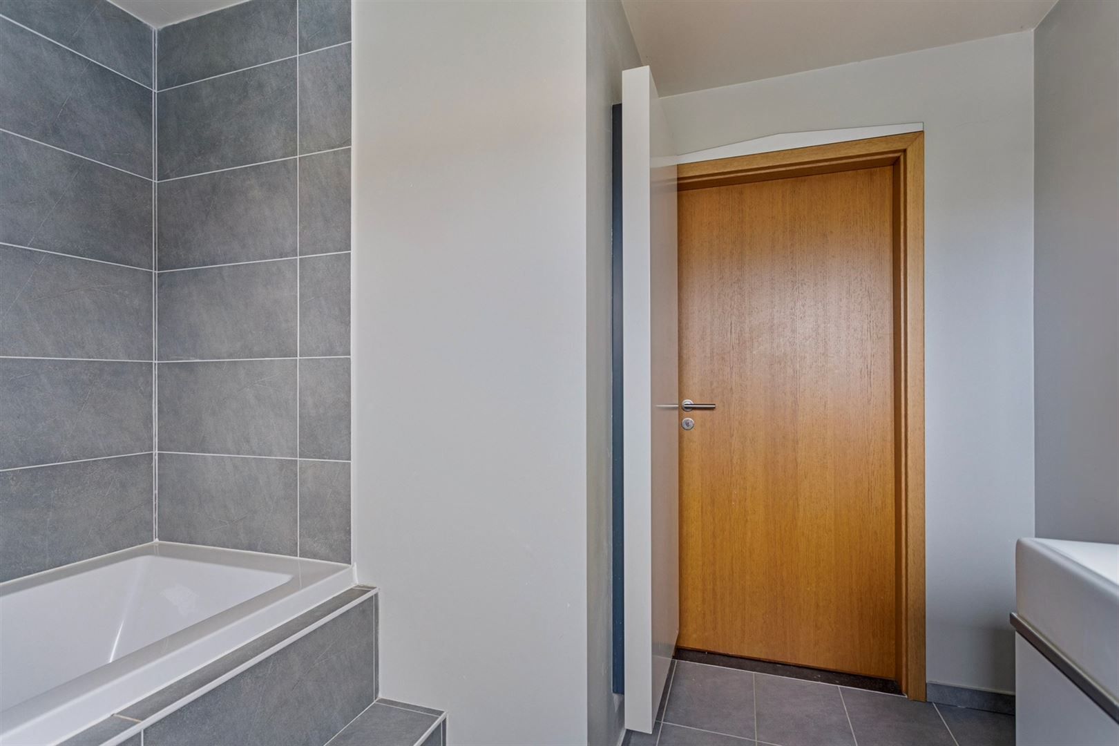 TE KOOP: Ruime woning met praktijkruimte in Maasmechelen! foto 19