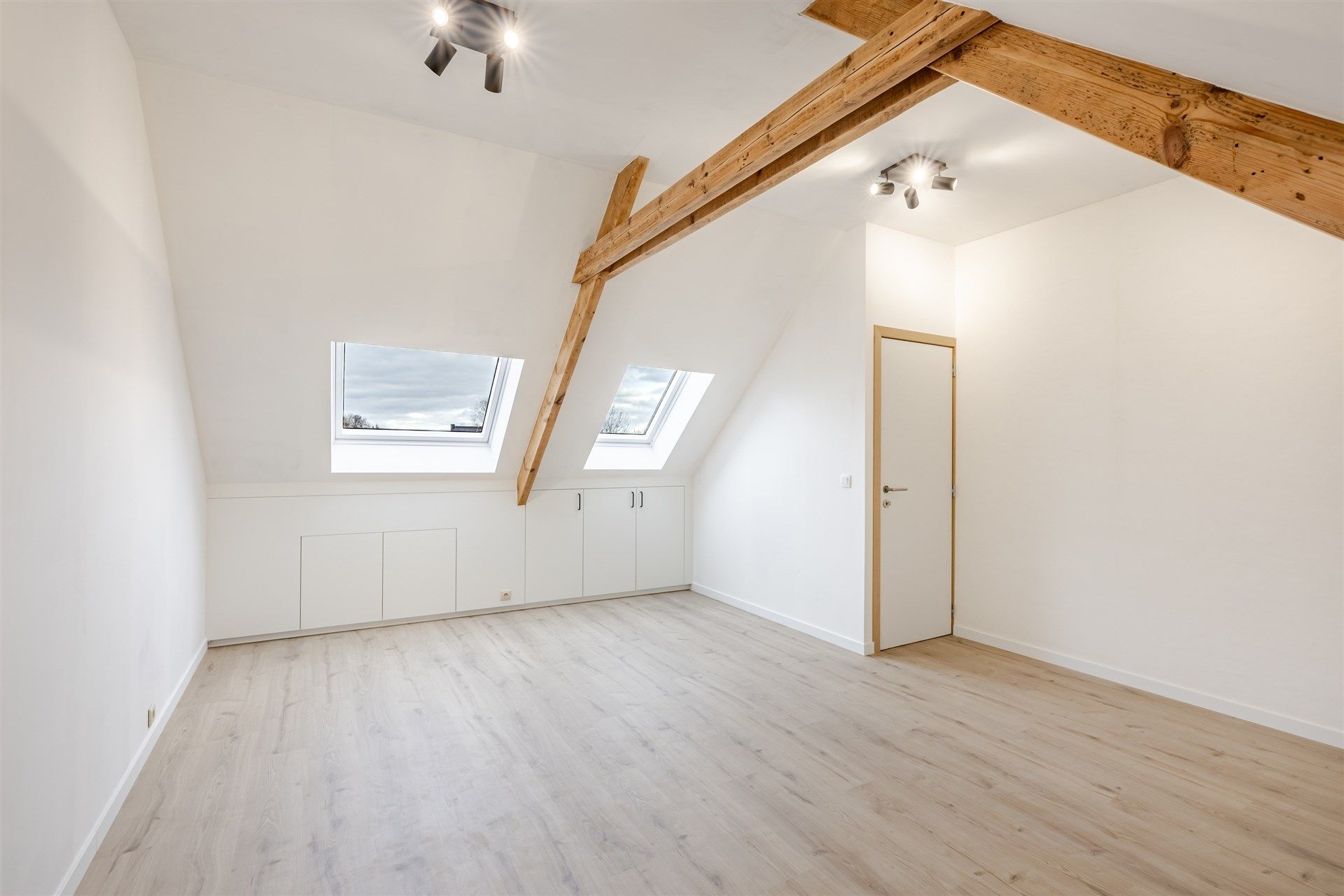 Instapklare en gerenoveerde woning met drie slaapkamers, tuin en zonnepanelen in het centrum van Welle foto 21