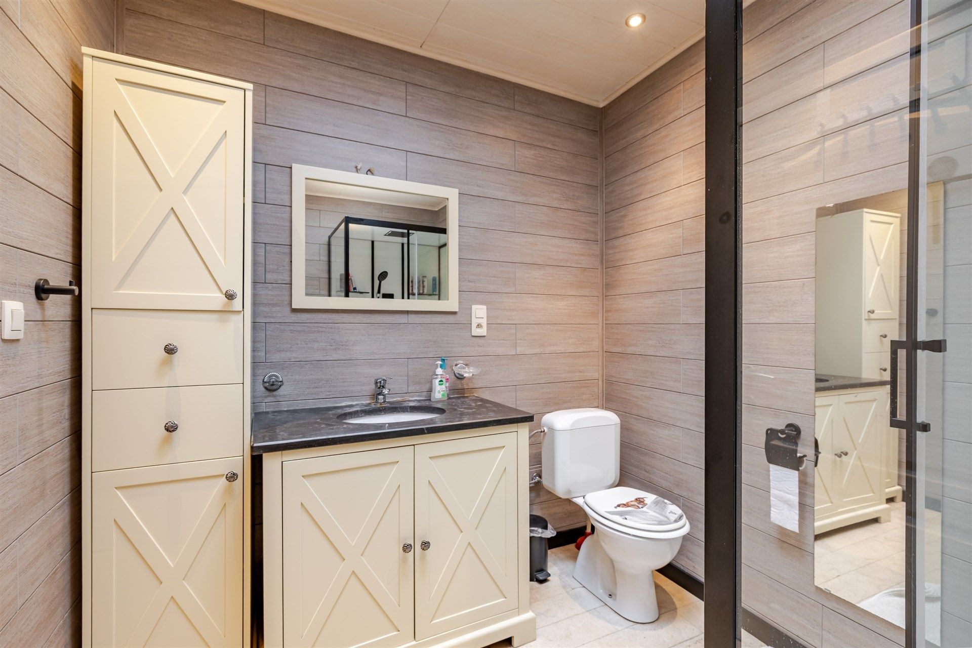 Instapklare en gerenoveerde woning met drie slaapkamers, tuin en zonnepanelen in het centrum van Welle foto 21