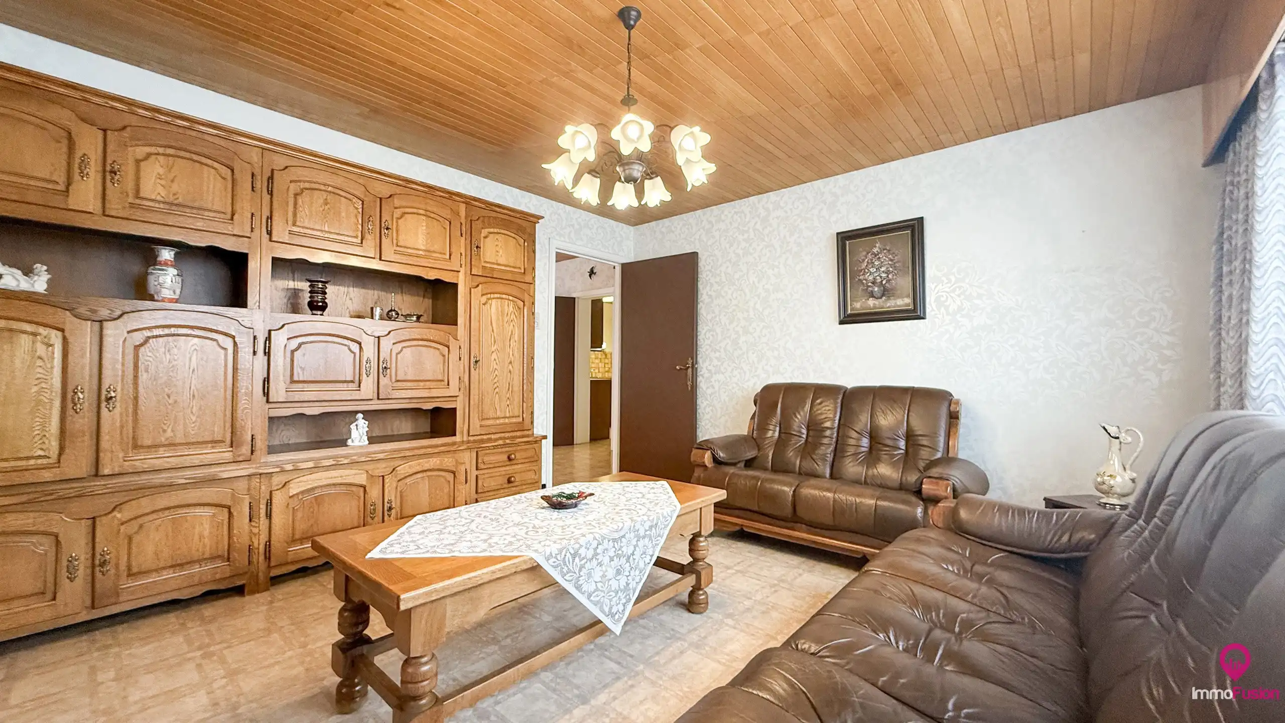 Ruime woning met 3 slaapkamers en zeer breed perceel! foto 5