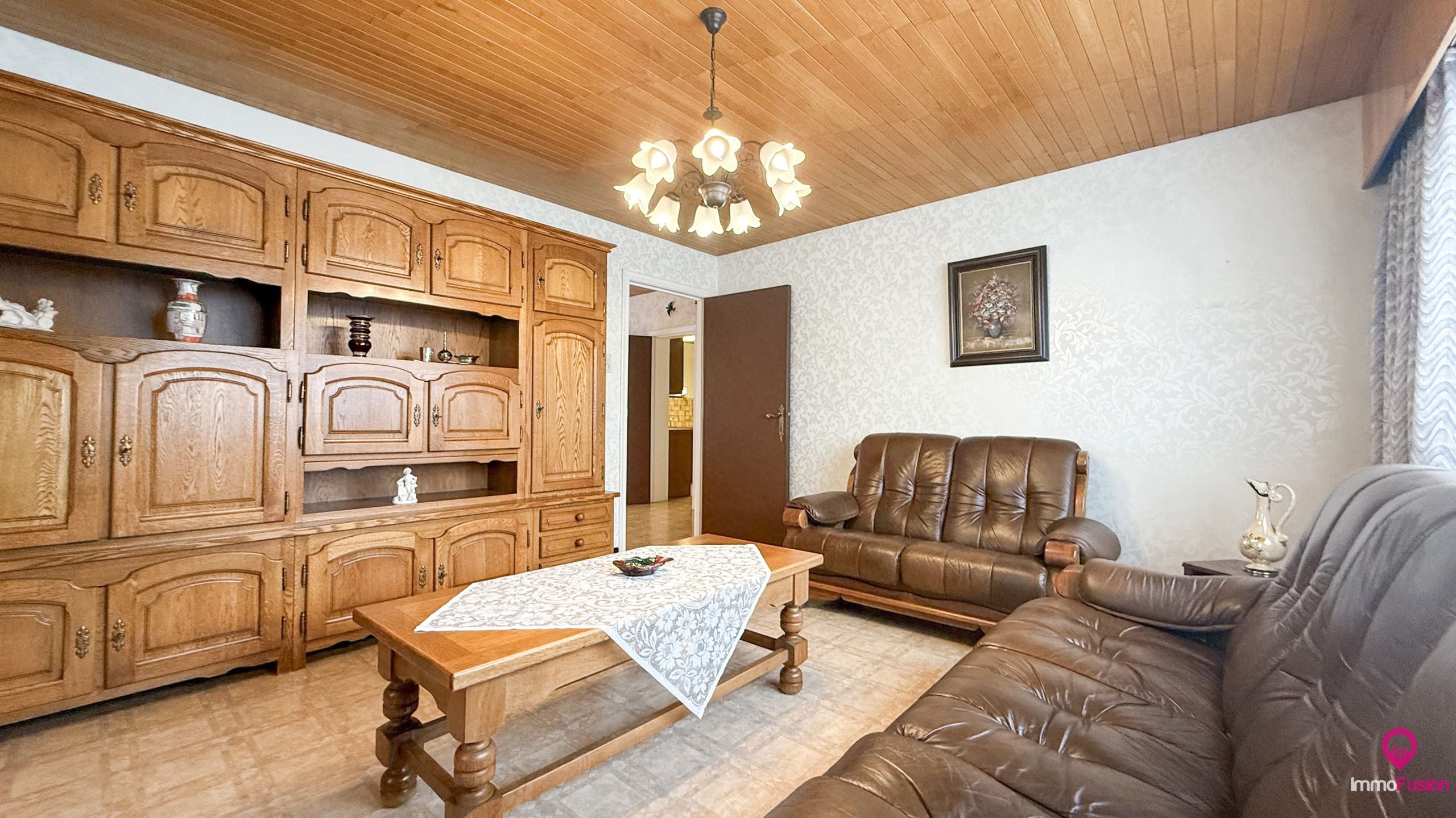 Ruime woning met 3 slaapkamers en zeer breed perceel! foto 5