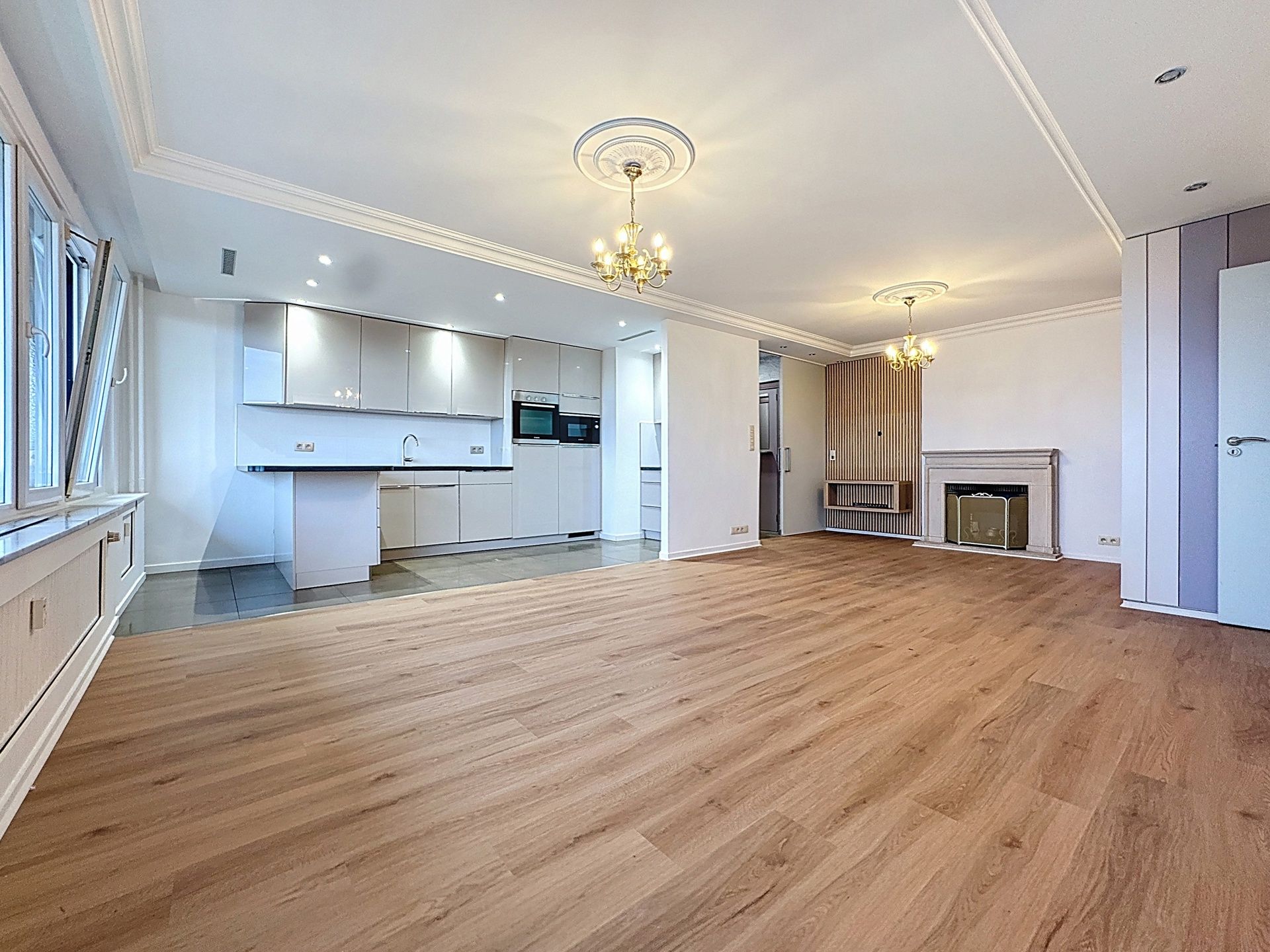 Drie slaapkamer appartement met terras  foto {{pictureIndex}}