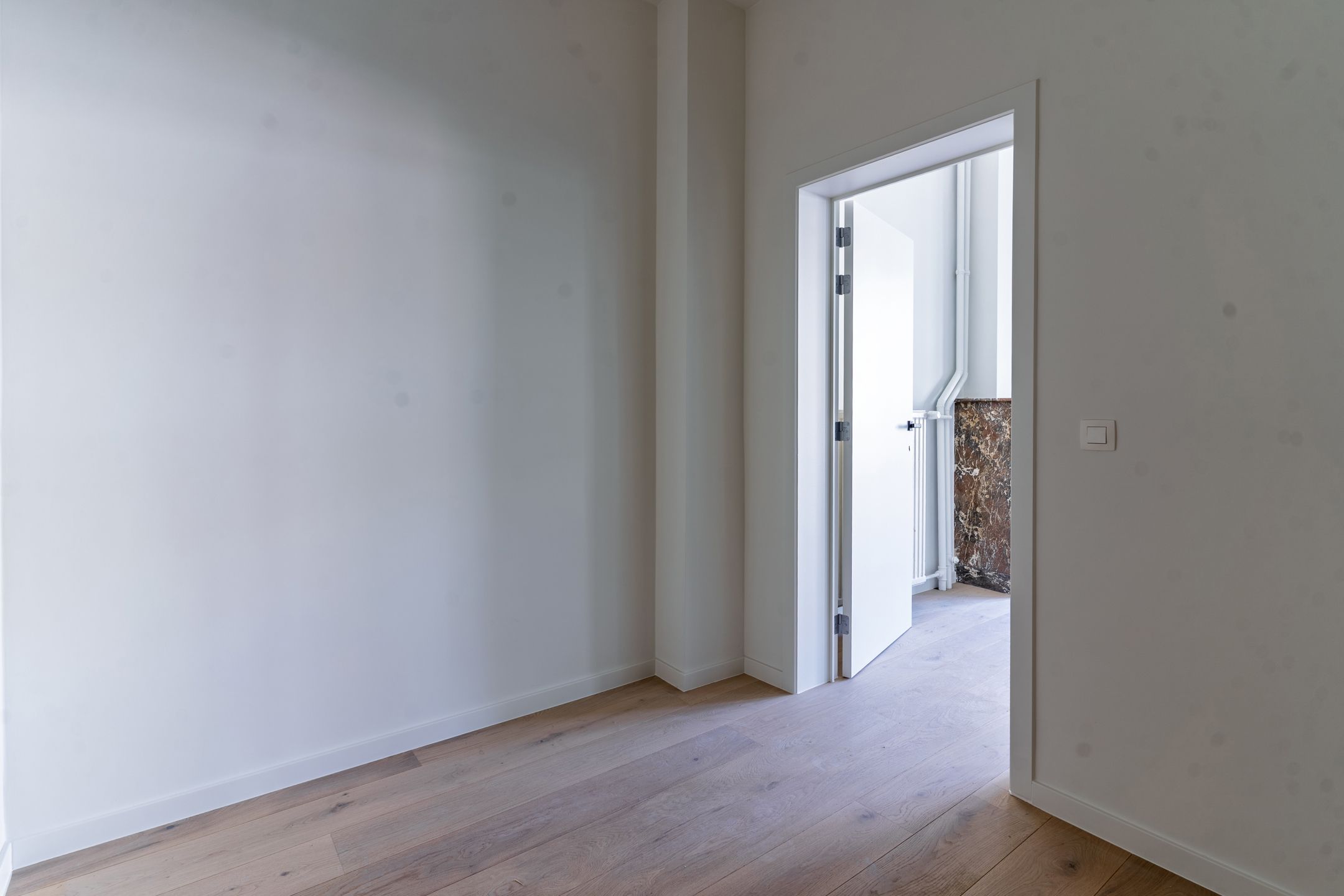 Gerenoveerd appartement met balkon aan Gent Sint-Pieters foto 10
