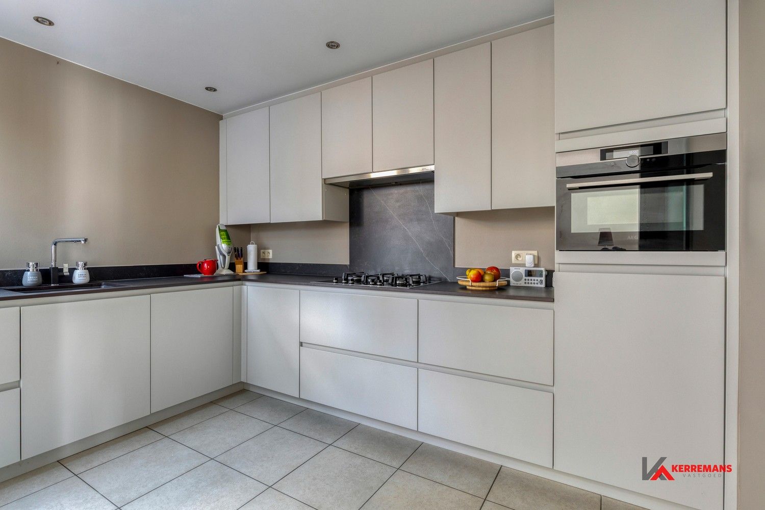 Woning met 3 slaapkamers, zonnige tuin en garage. foto 8