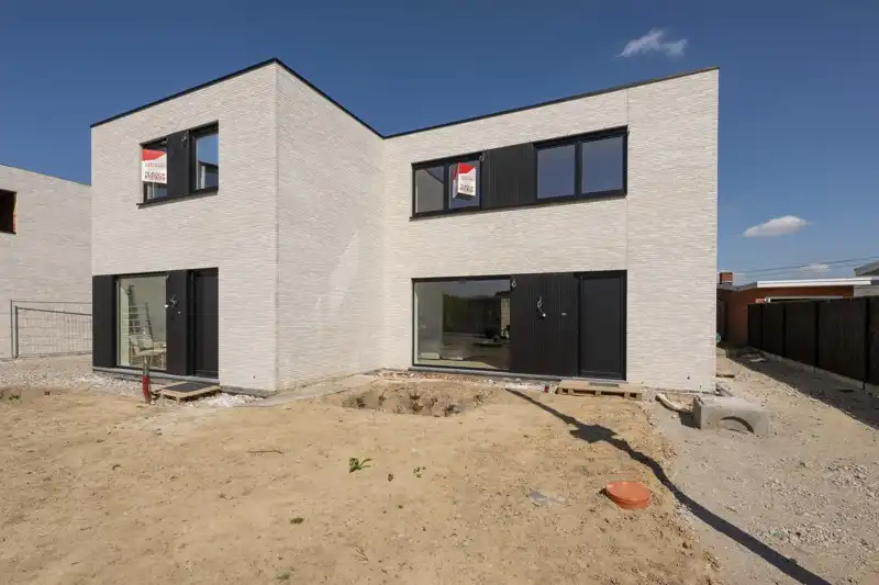 Prachtige nieuwbouwwoning met 3 slaapkamers TE KOOP in Sint-Eloois-Vijve! 🏡✨ foto 3