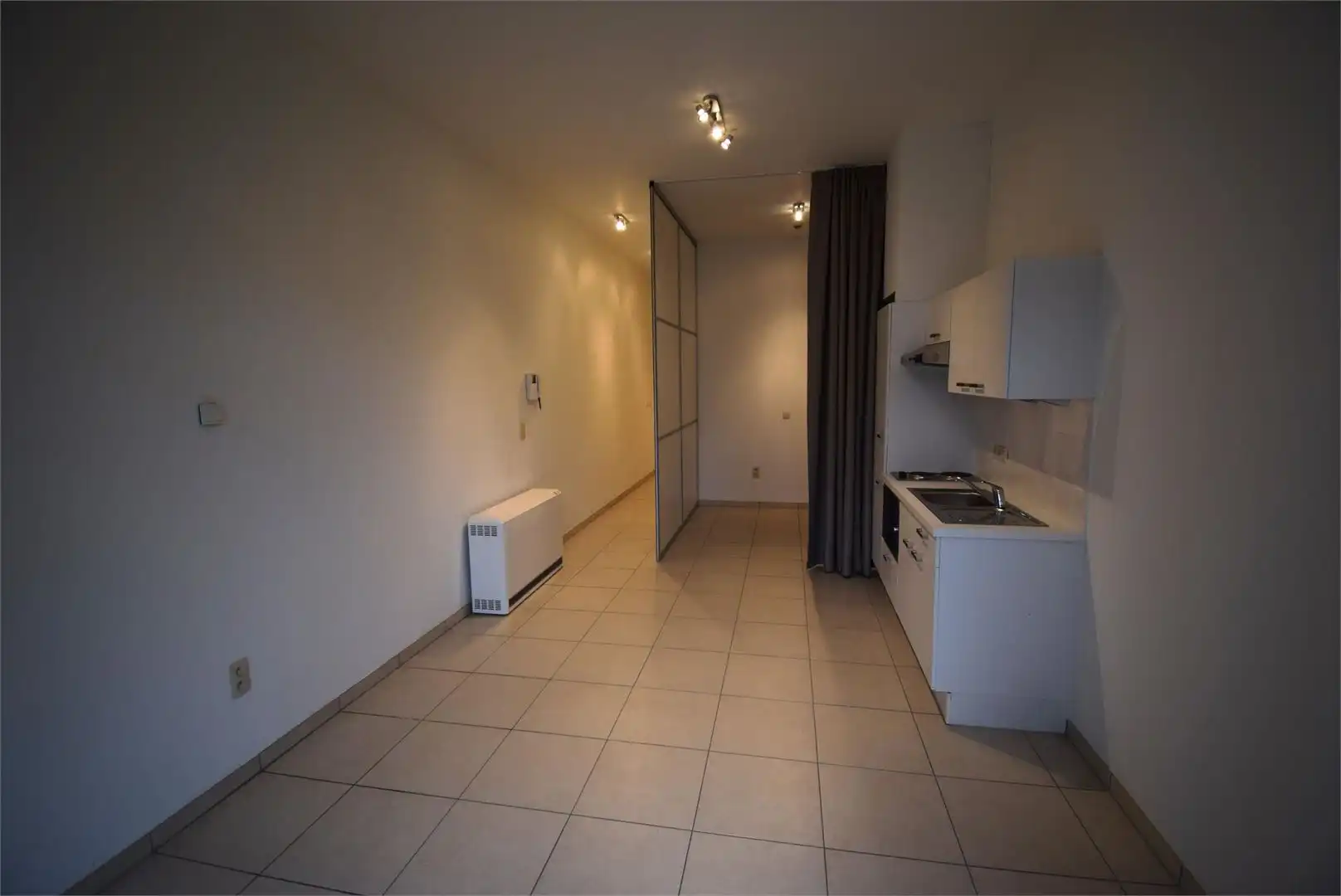 Service flat met autostaanplaats foto 4