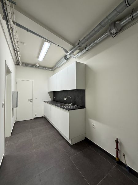 Recent en energiezuinig handelspand of kantoor in hartje Temse foto 7