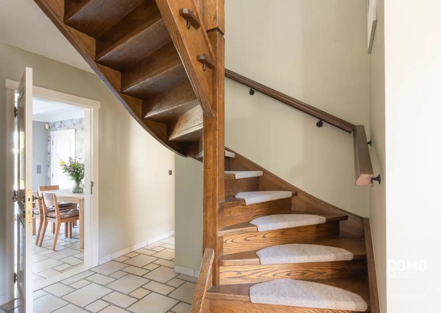 Karaktervolle en ruime gezinswoning in pastorij-/fermettestijl met prachtige tuin en 4 slaapkamers in het groene Kortessem foto 2