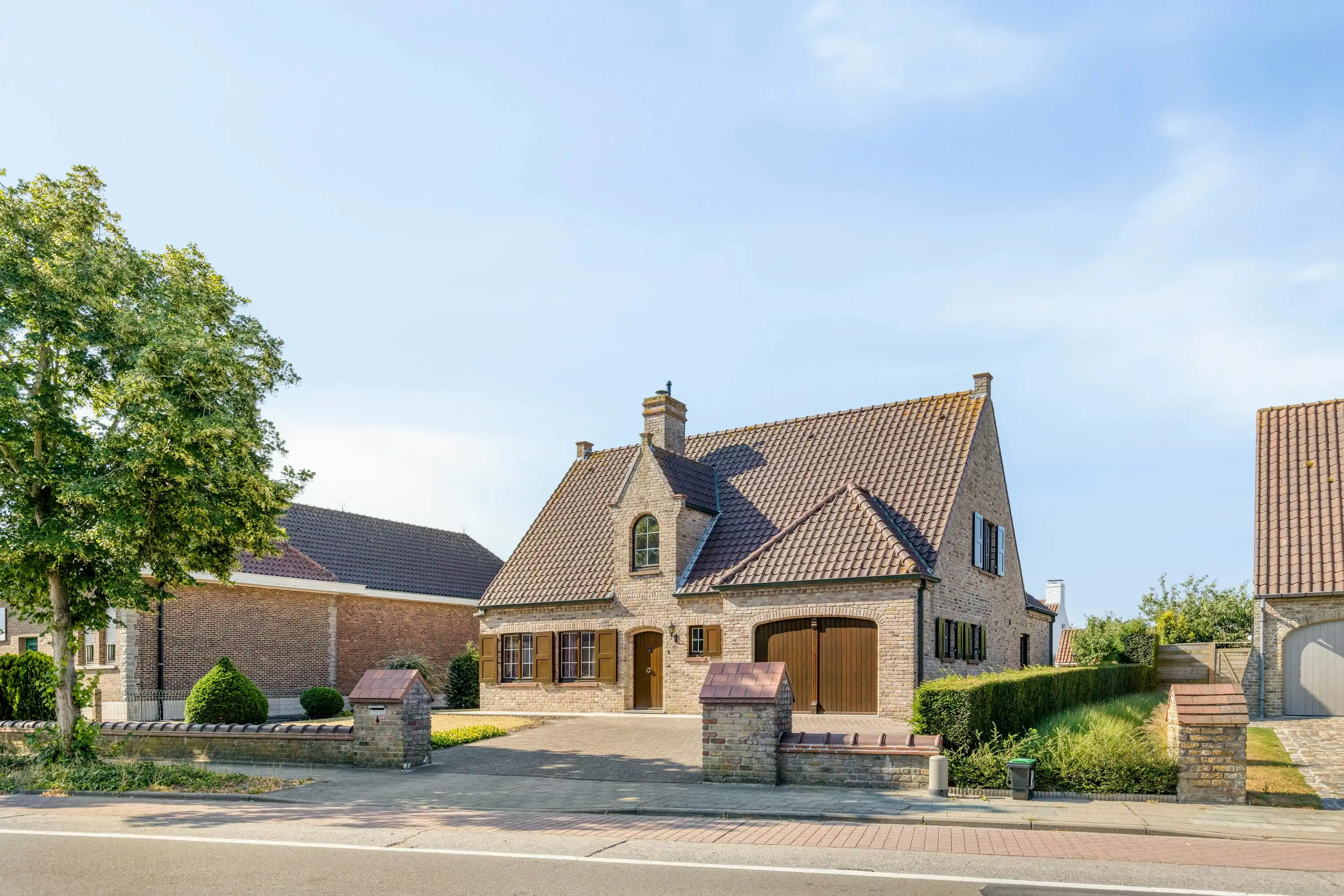 Ruime alleenstaande villa te koop in Dudzele foto 23