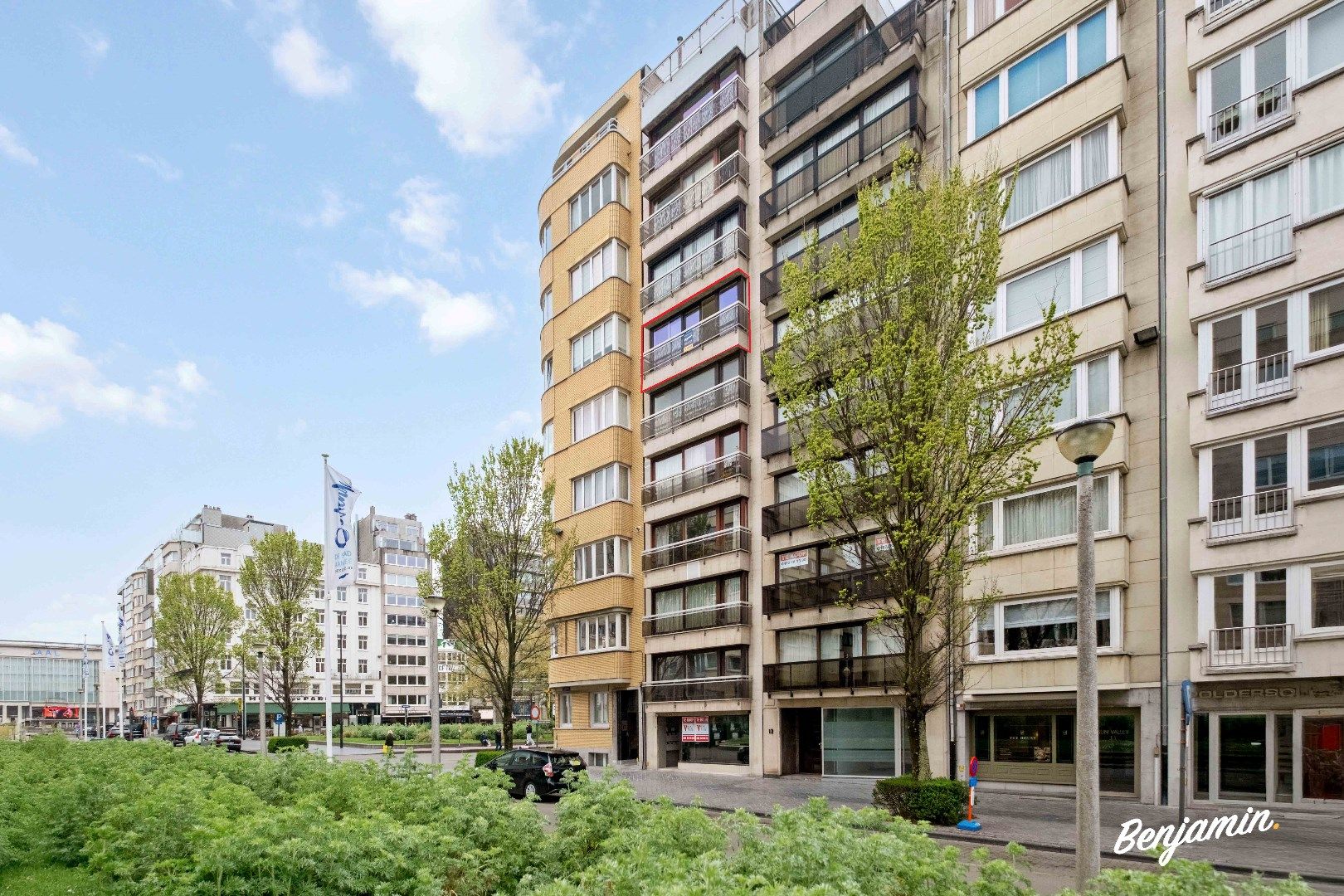 Instapklaar appartement met 2 slaapkamers, balkon en berging op centrale ligging in Oostende foto {{pictureIndex}}