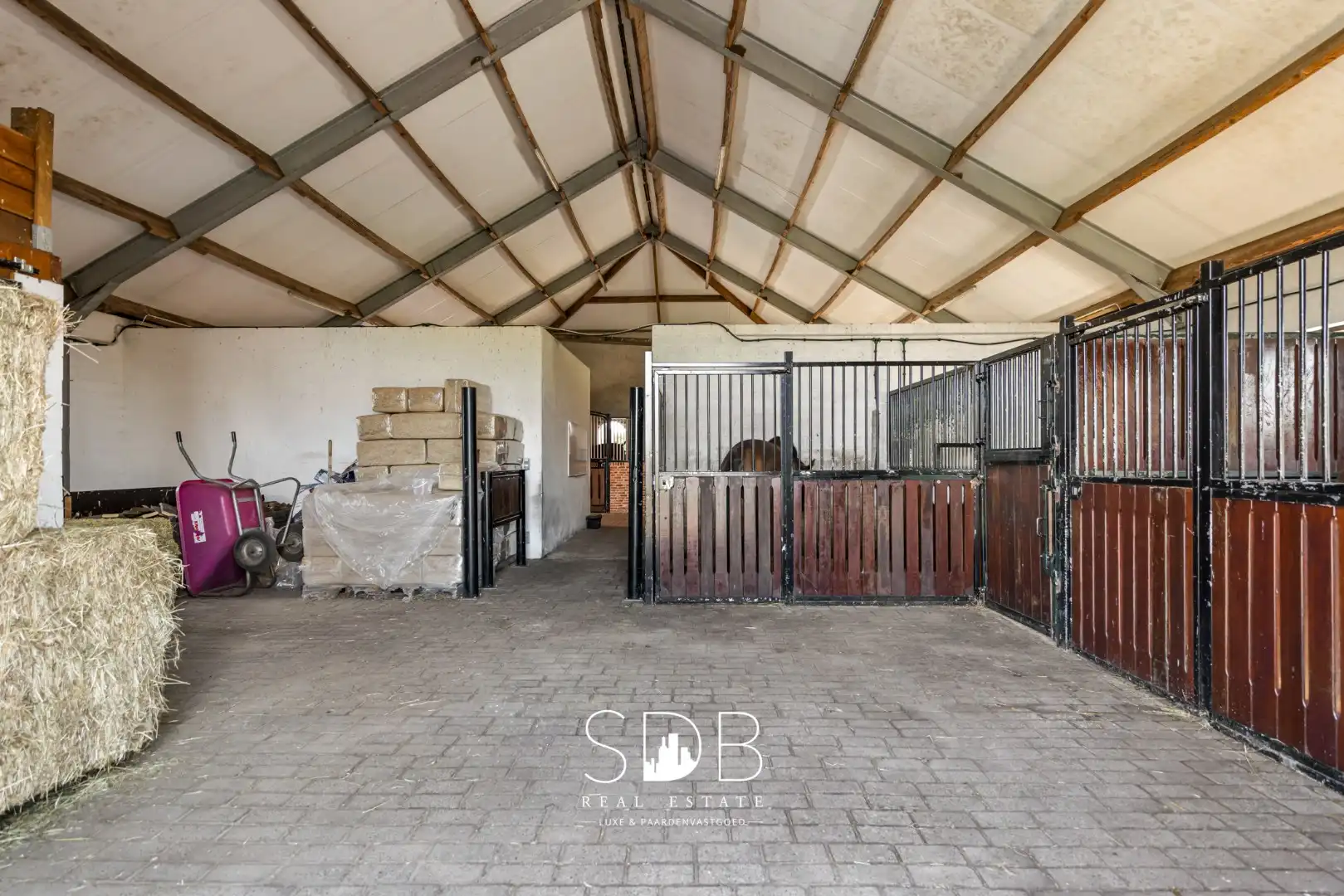 Prachtige landelijke woning met hippische accommodatie op 2,5hectare foto 30