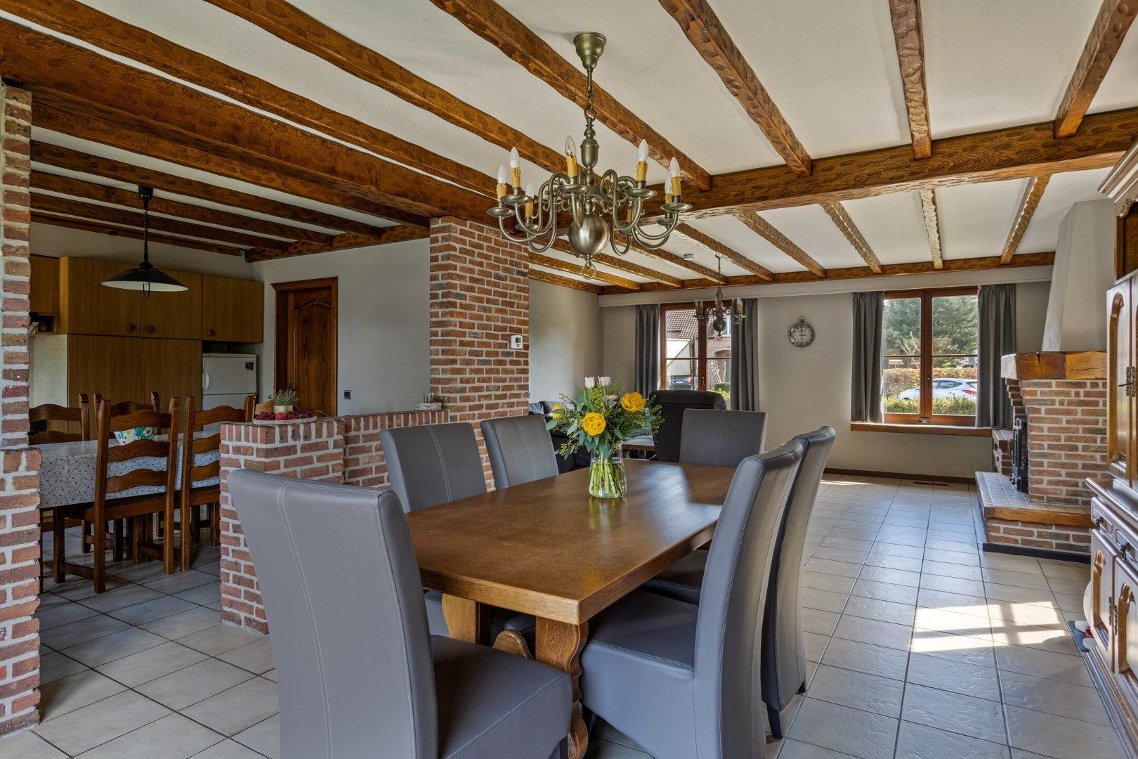Onderkelderde woning met 4 slpks op 862 m² in een doodlopende straat te OLV Olen ! foto 3