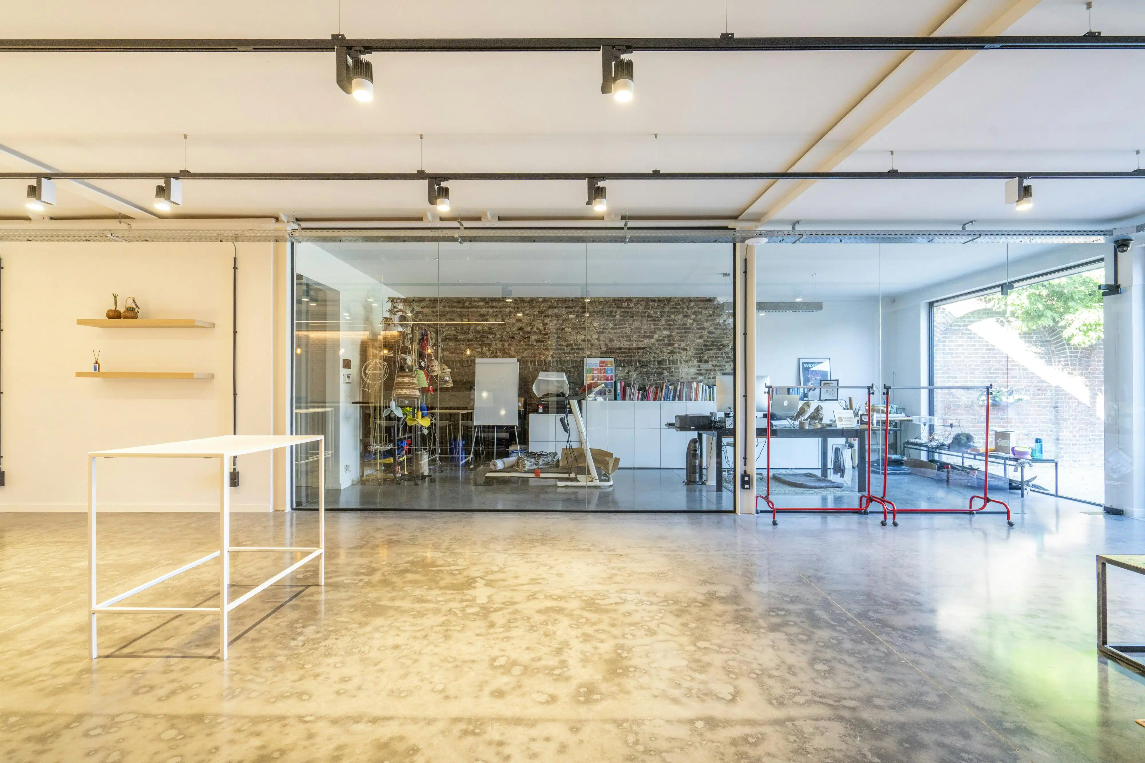 Prachtig gerenoveerde herenwoning te koop met uitweg  foto 23