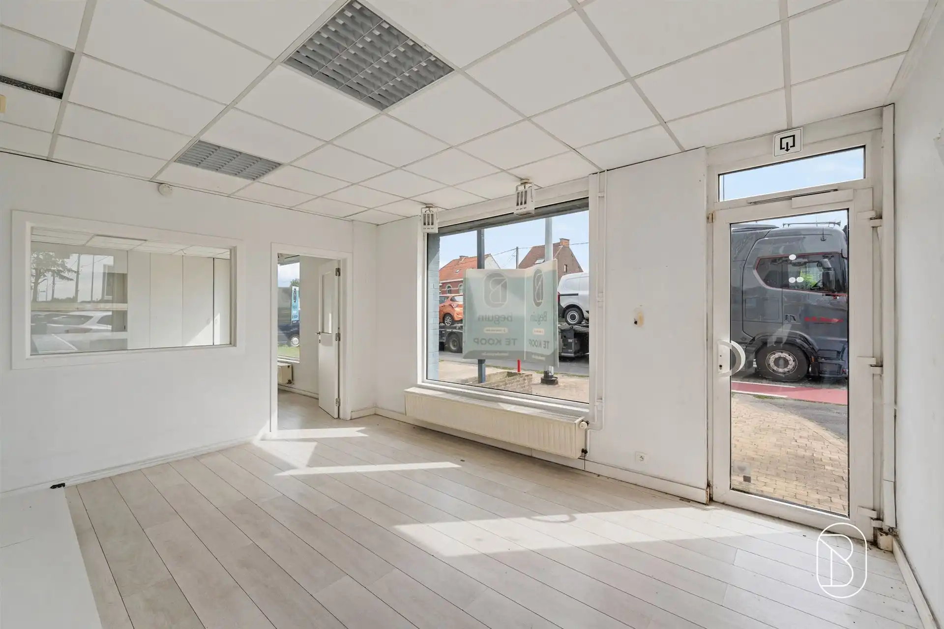 Topgelegen commercieel pand met parking foto 10